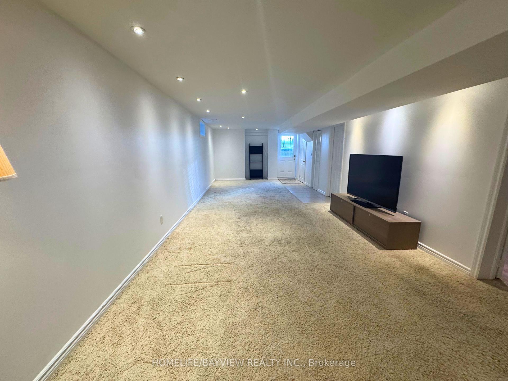 Photo 5 of Unit Lower, 36 Hunterwood Chase, Vaughan, Rural Vaughan — HOMEH