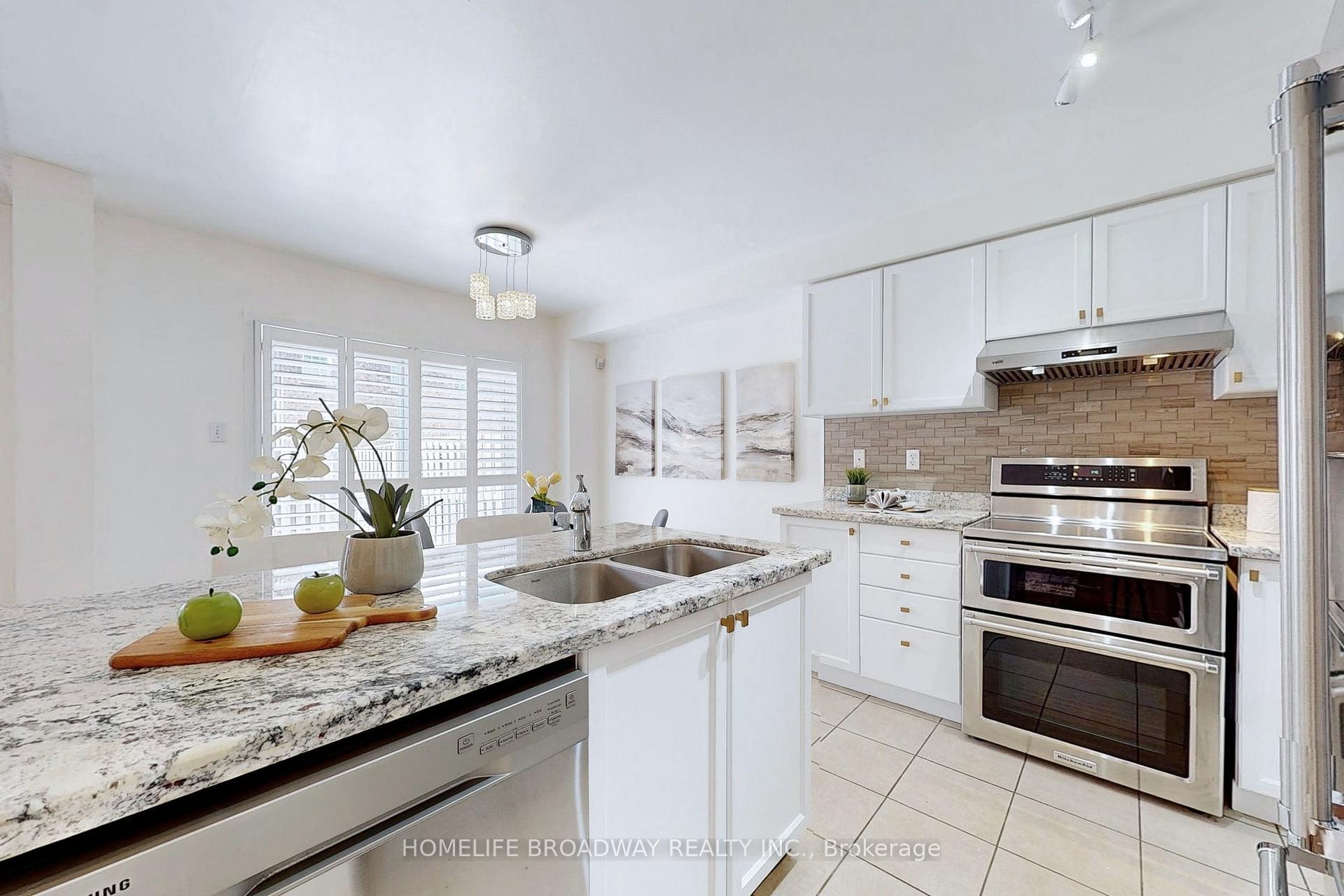 Photo 13 of 32 Raintree Drive, Markham, Village Green-South Unionville — HOMEH