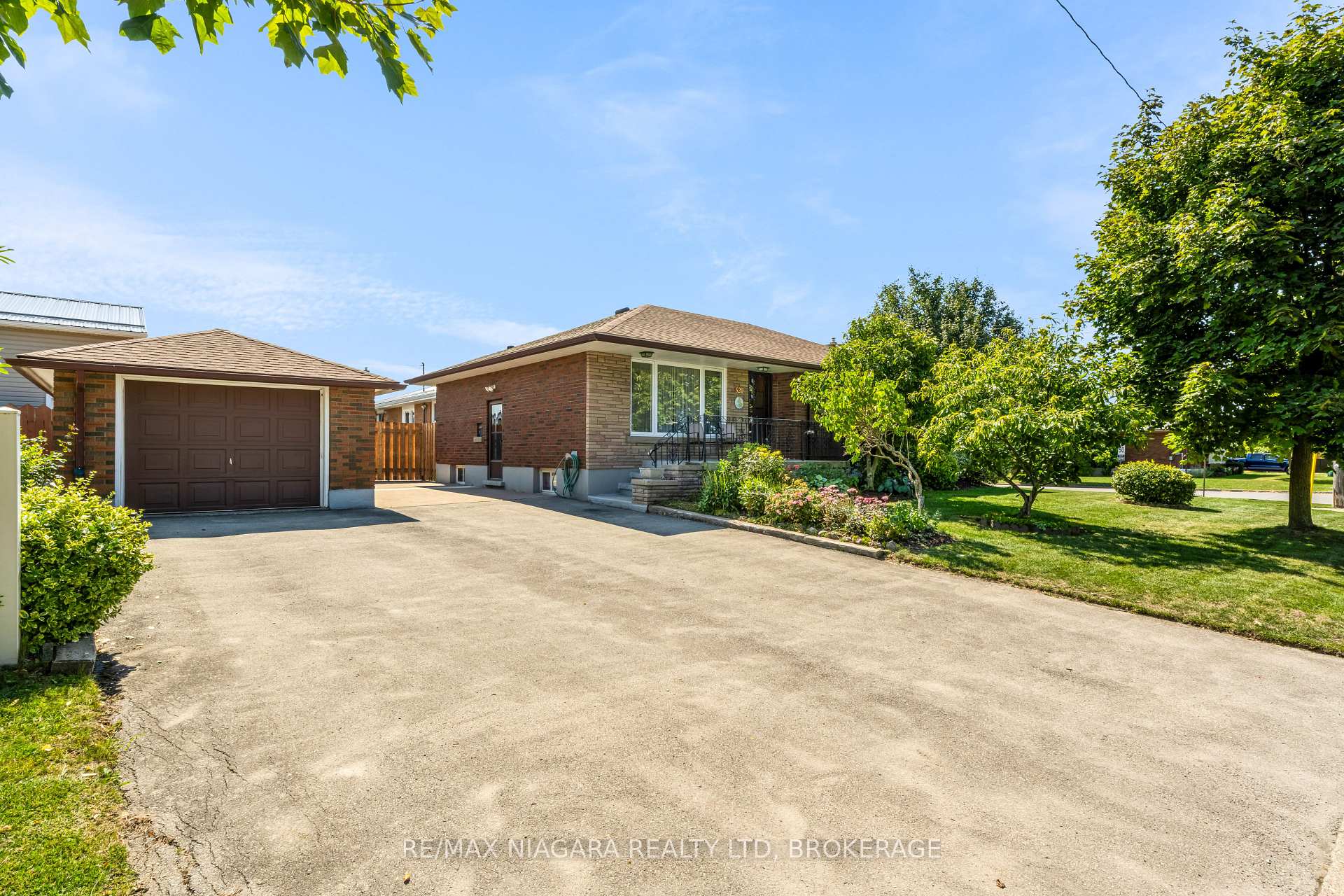 Photo 1 of 520 Sutherland Avenue, Welland, Lincoln/Crowland — HOMEH