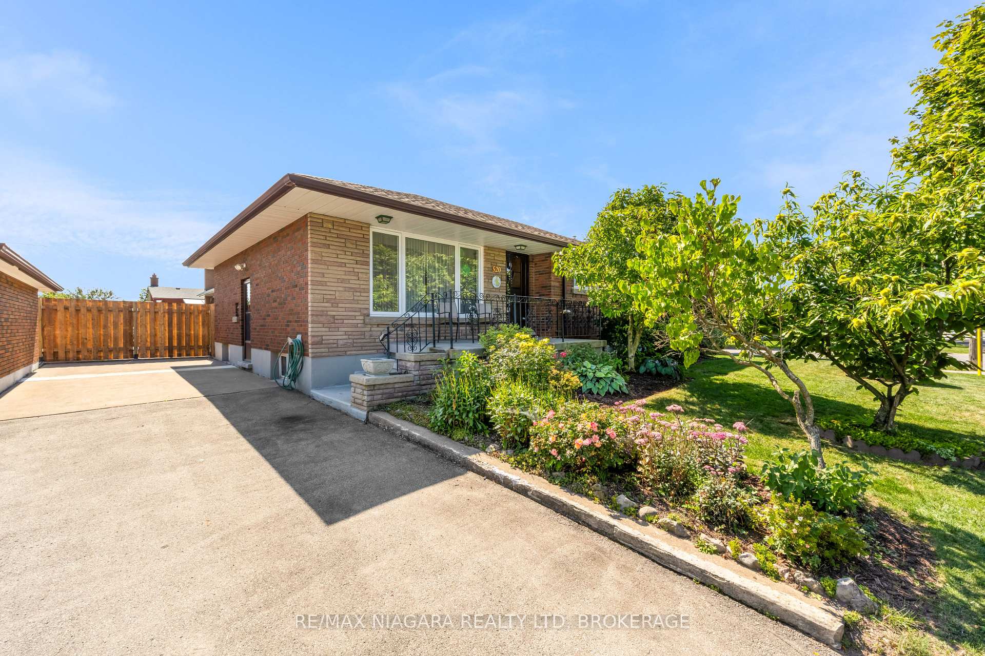 Photo 2 of 520 Sutherland Avenue, Welland, Lincoln/Crowland — HOMEH