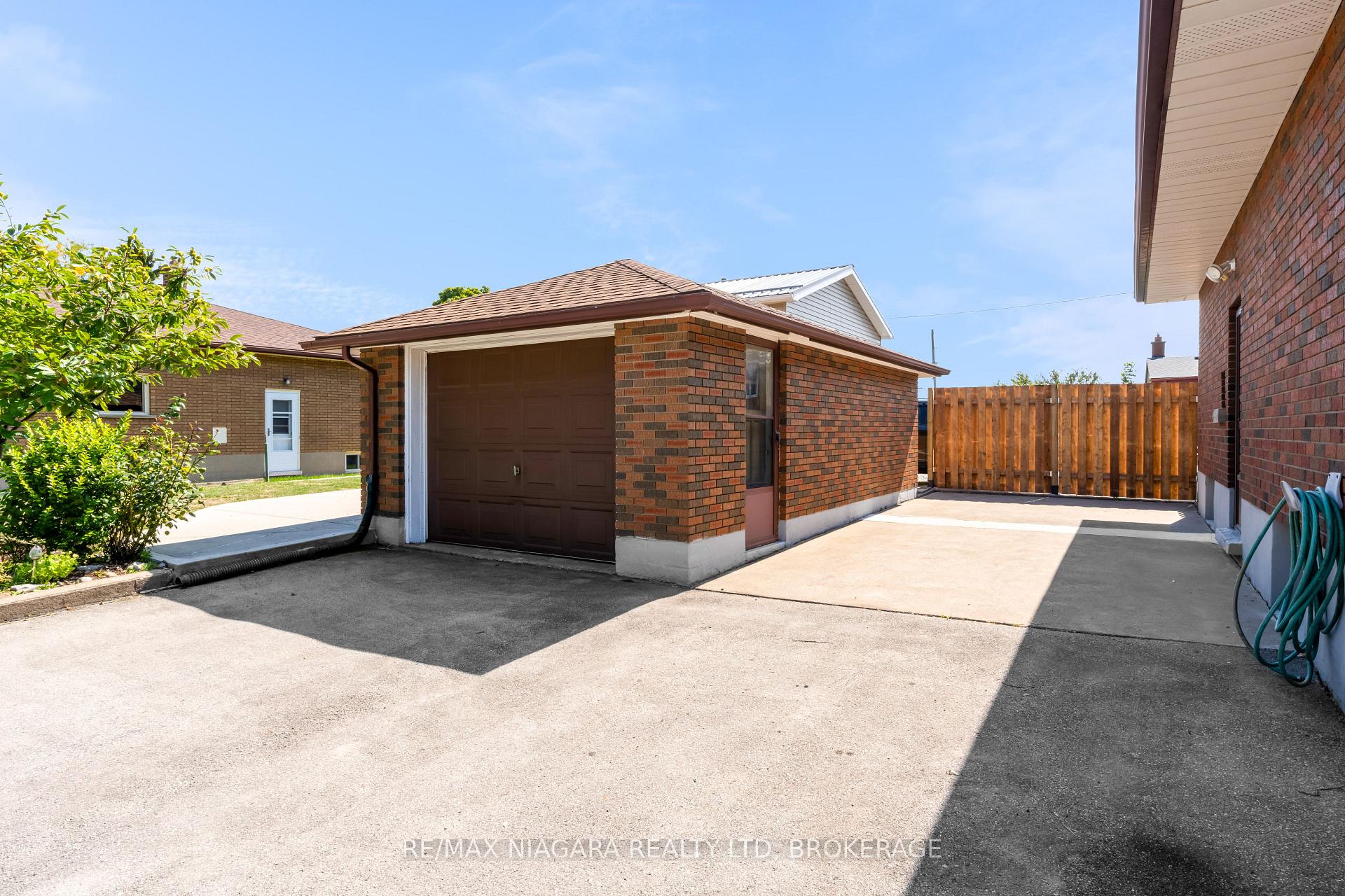 Photo 3 of 520 Sutherland Avenue, Welland, Lincoln/Crowland — HOMEH