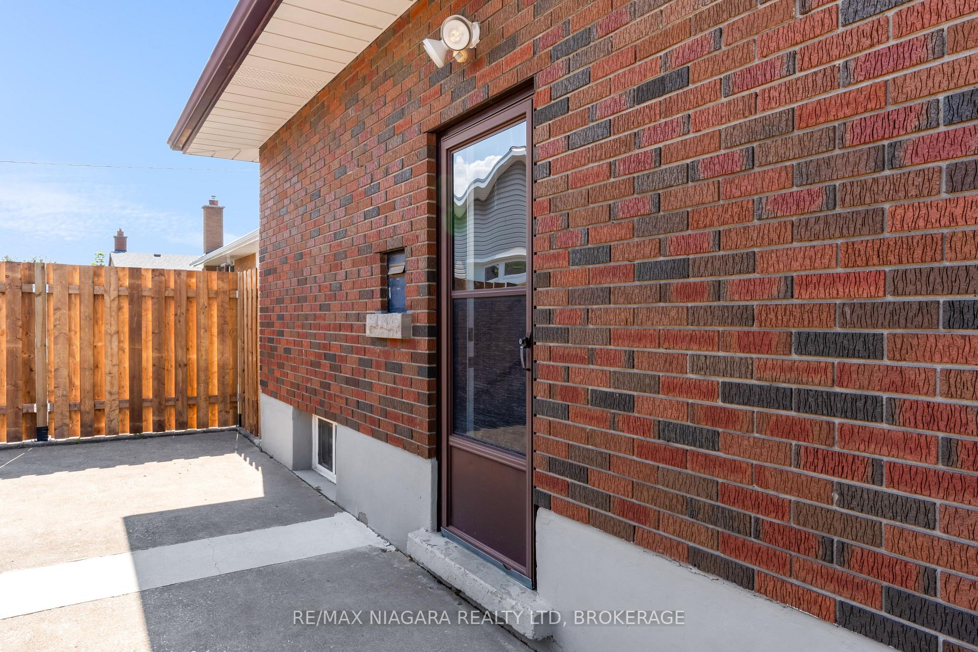 Photo 4 of 520 Sutherland Avenue, Welland, Lincoln/Crowland — HOMEH