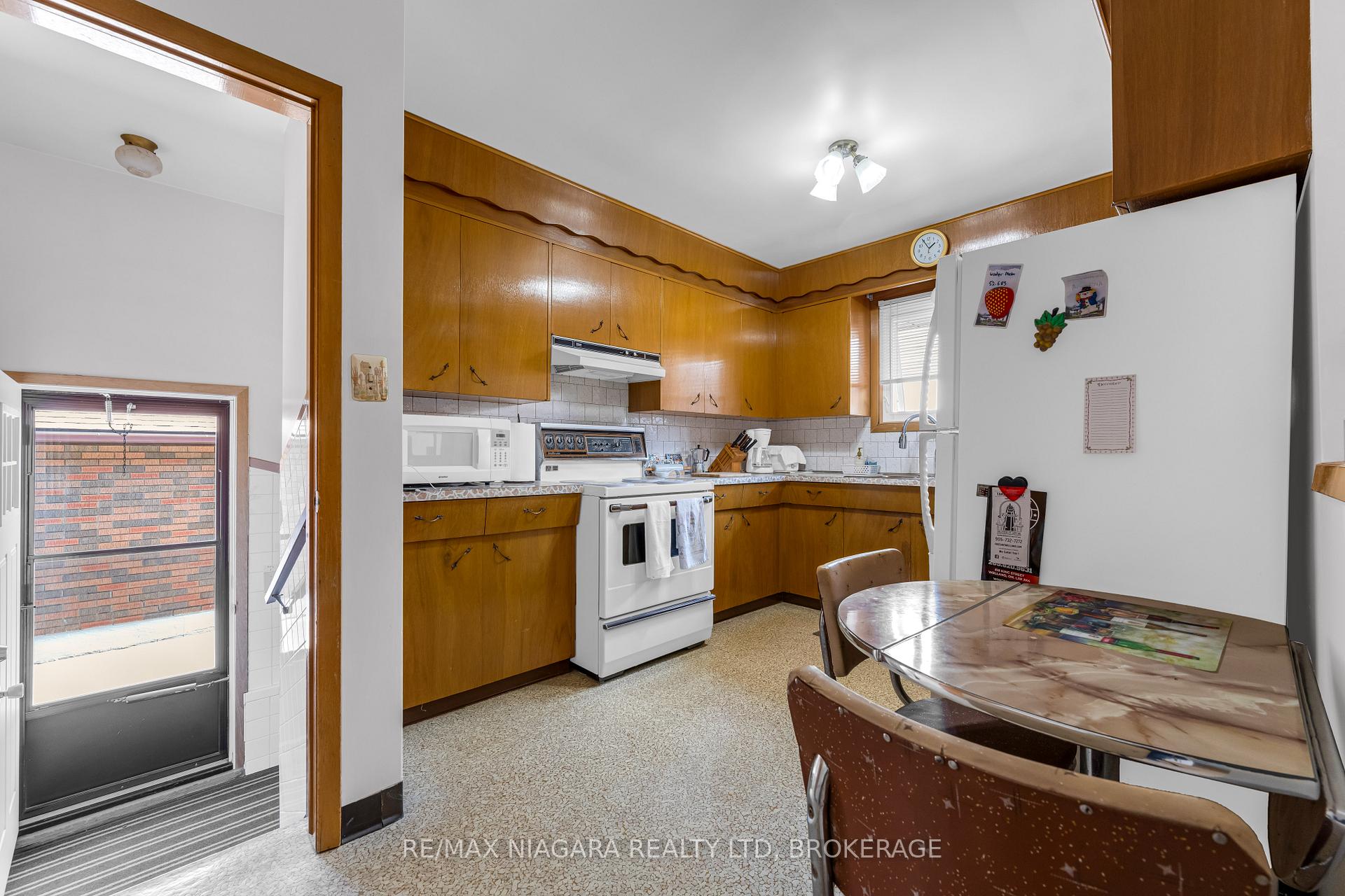 Photo 5 of 520 Sutherland Avenue, Welland, Lincoln/Crowland — HOMEH