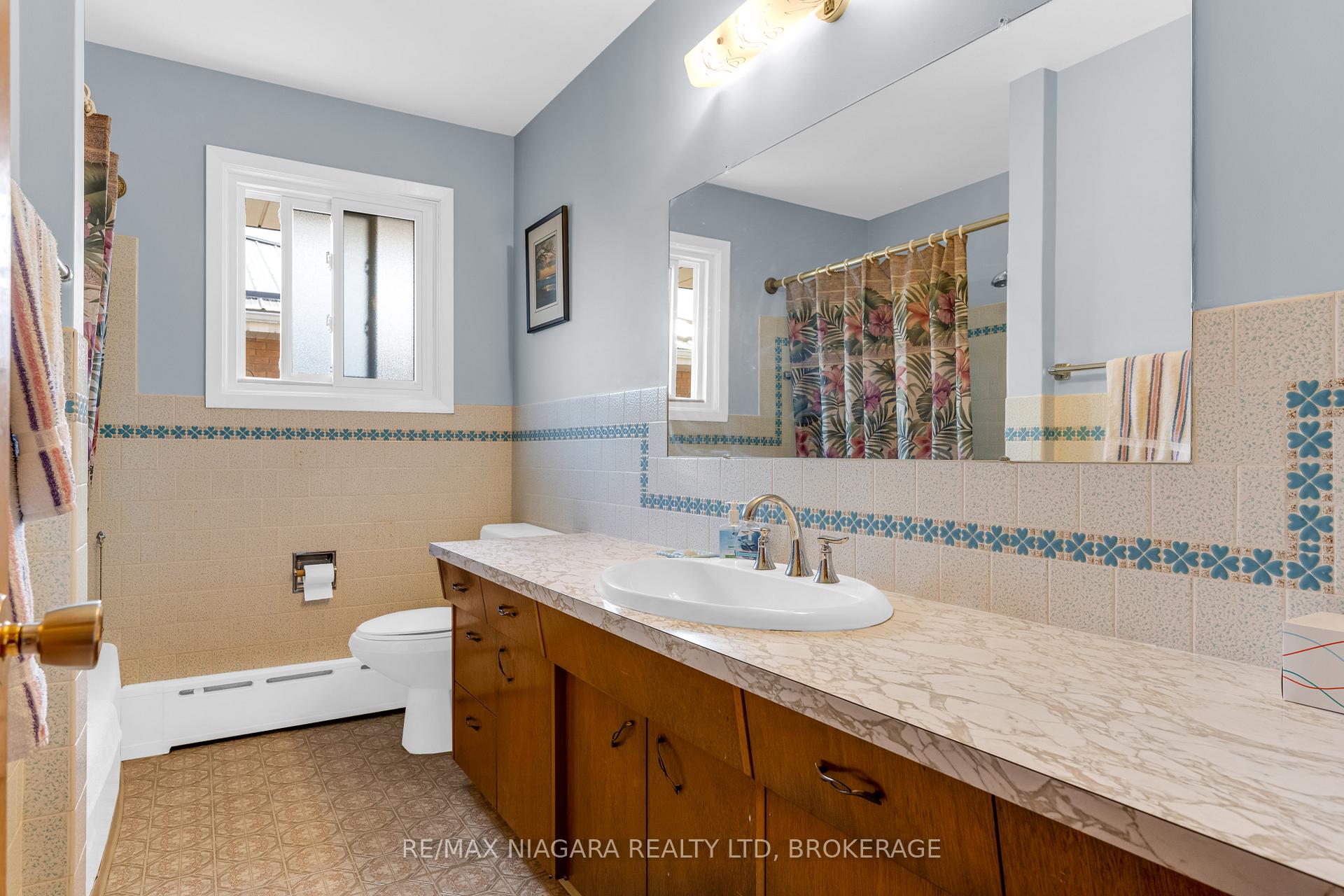 Photo 10 of 520 Sutherland Avenue, Welland, Lincoln/Crowland — HOMEH