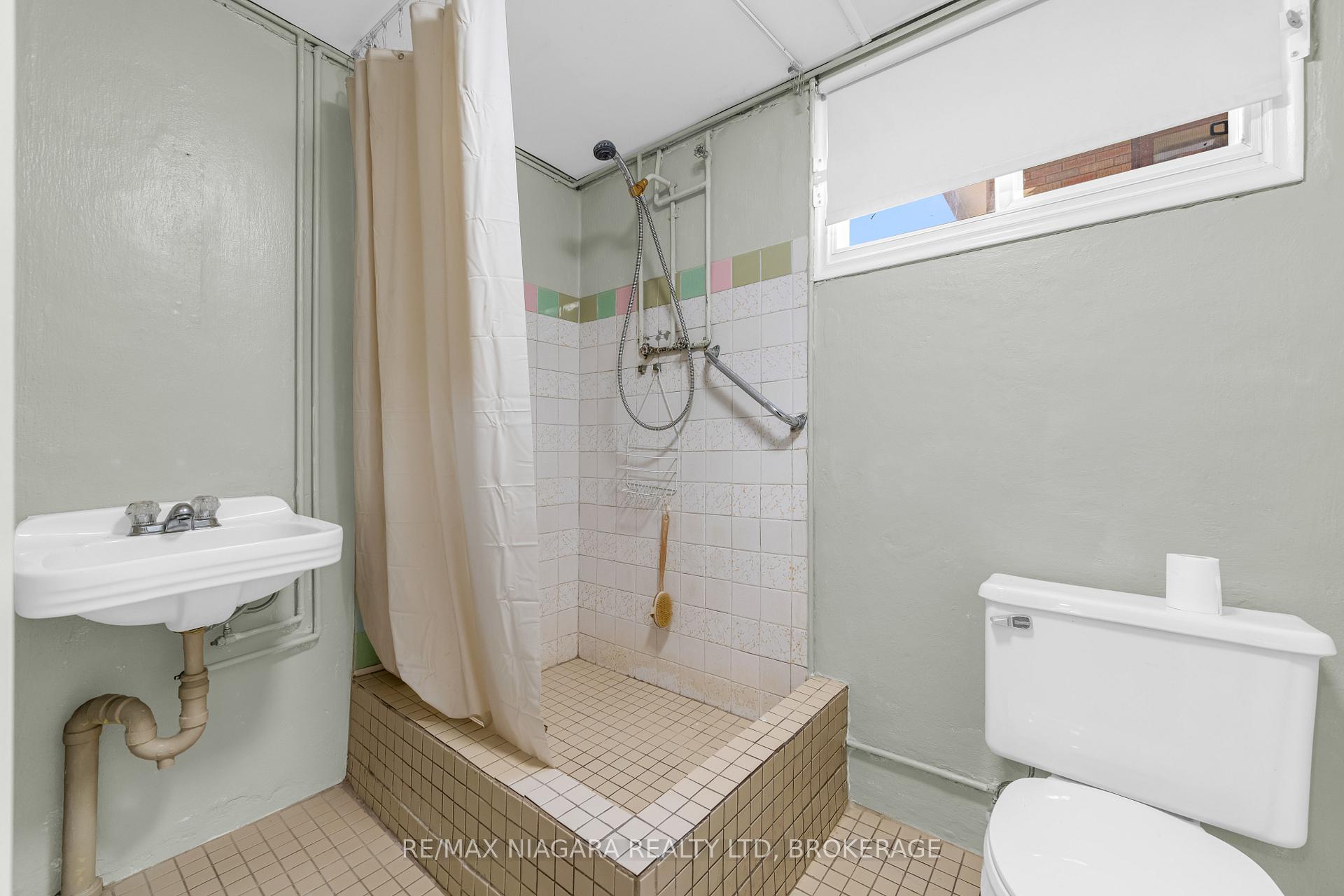 Photo 23 of 520 Sutherland Avenue, Welland, Lincoln/Crowland — HOMEH