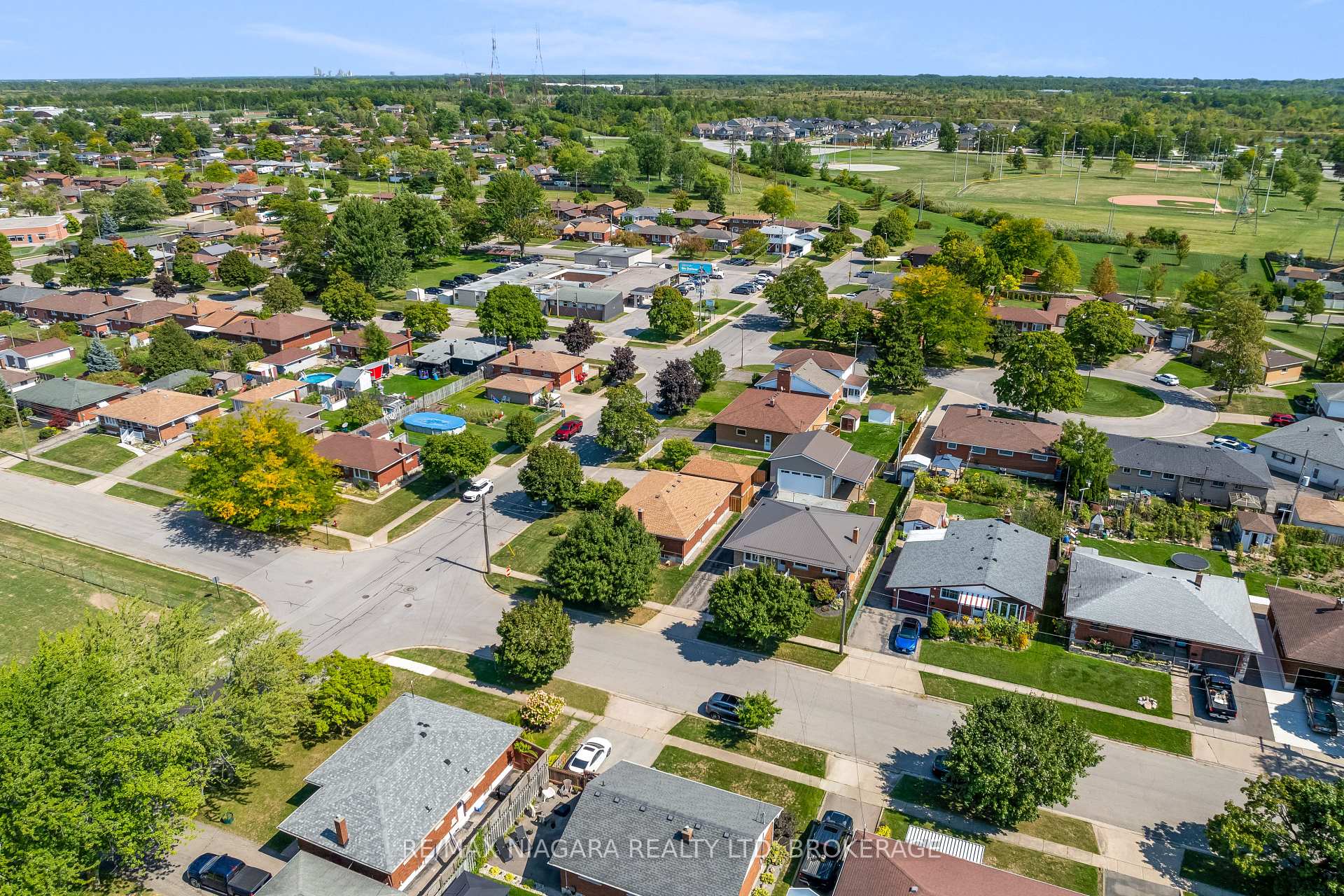 Photo 35 of 520 Sutherland Avenue, Welland, Lincoln/Crowland — HOMEH