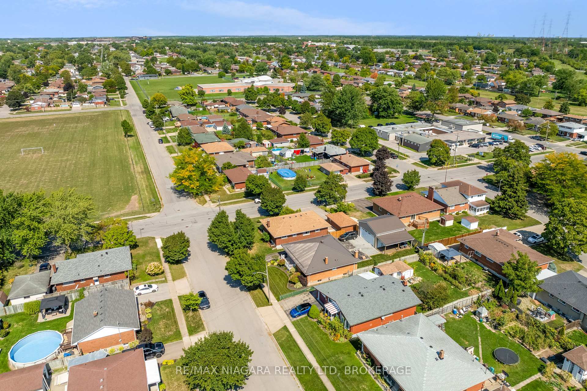 Photo 36 of 520 Sutherland Avenue, Welland, Lincoln/Crowland — HOMEH