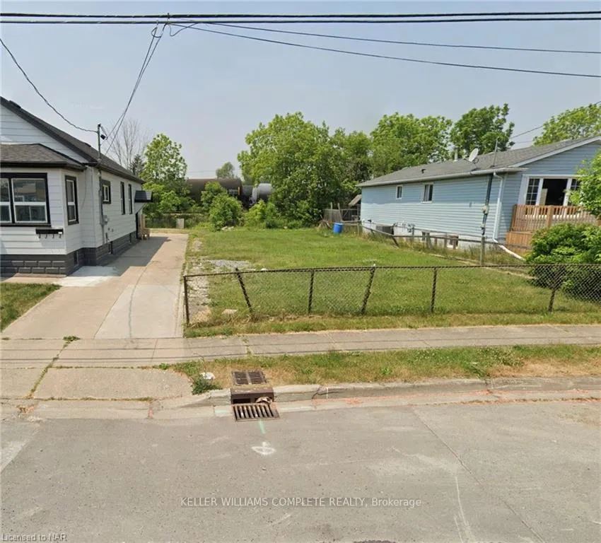 Photo 3 of 290 Deere Street, Welland, Lincoln/Crowland — HOMEH