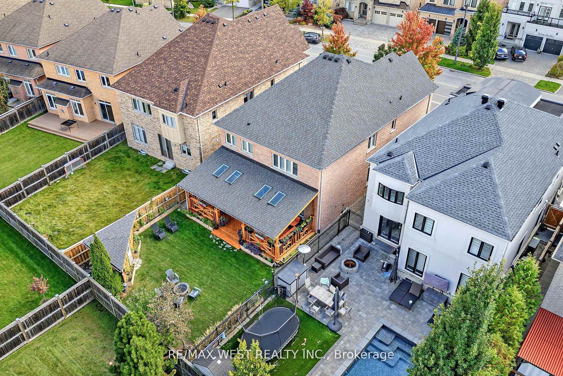 Photo 3 of 242 Marc Santi Boulevard, Vaughan, Patterson — HOMEH