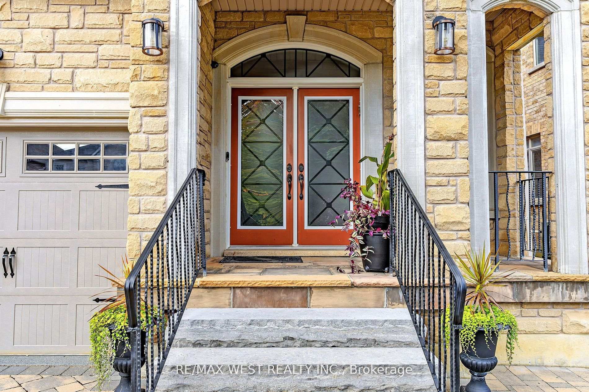 Photo 5 of 242 Marc Santi Boulevard, Vaughan, Patterson — HOMEH