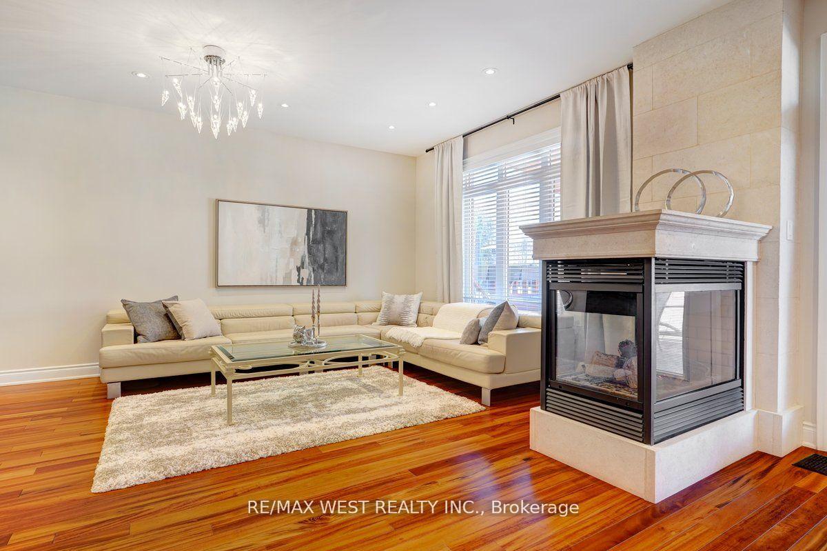 Photo 11 of 242 Marc Santi Boulevard, Vaughan, Patterson — HOMEH