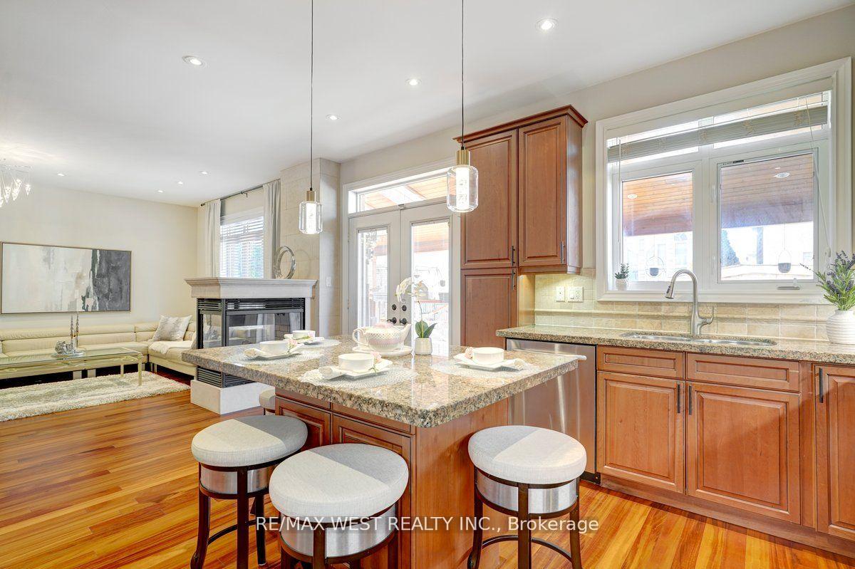 Photo 12 of 242 Marc Santi Boulevard, Vaughan, Patterson — HOMEH