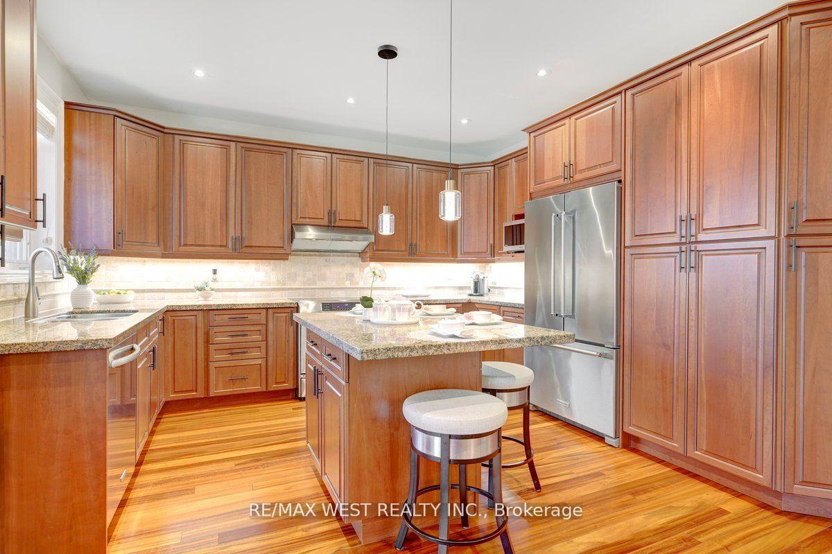 Photo 14 of 242 Marc Santi Boulevard, Vaughan, Patterson — HOMEH