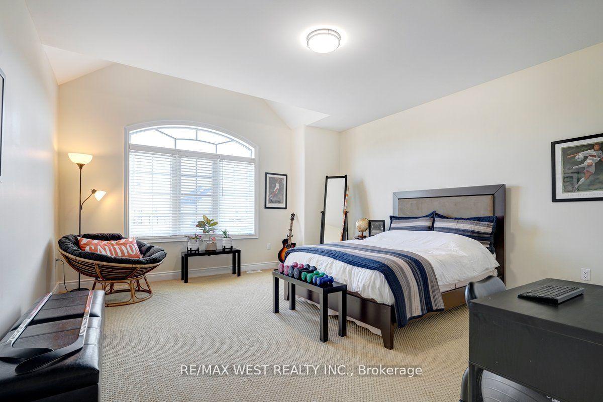 Photo 22 of 242 Marc Santi Boulevard, Vaughan, Patterson — HOMEH