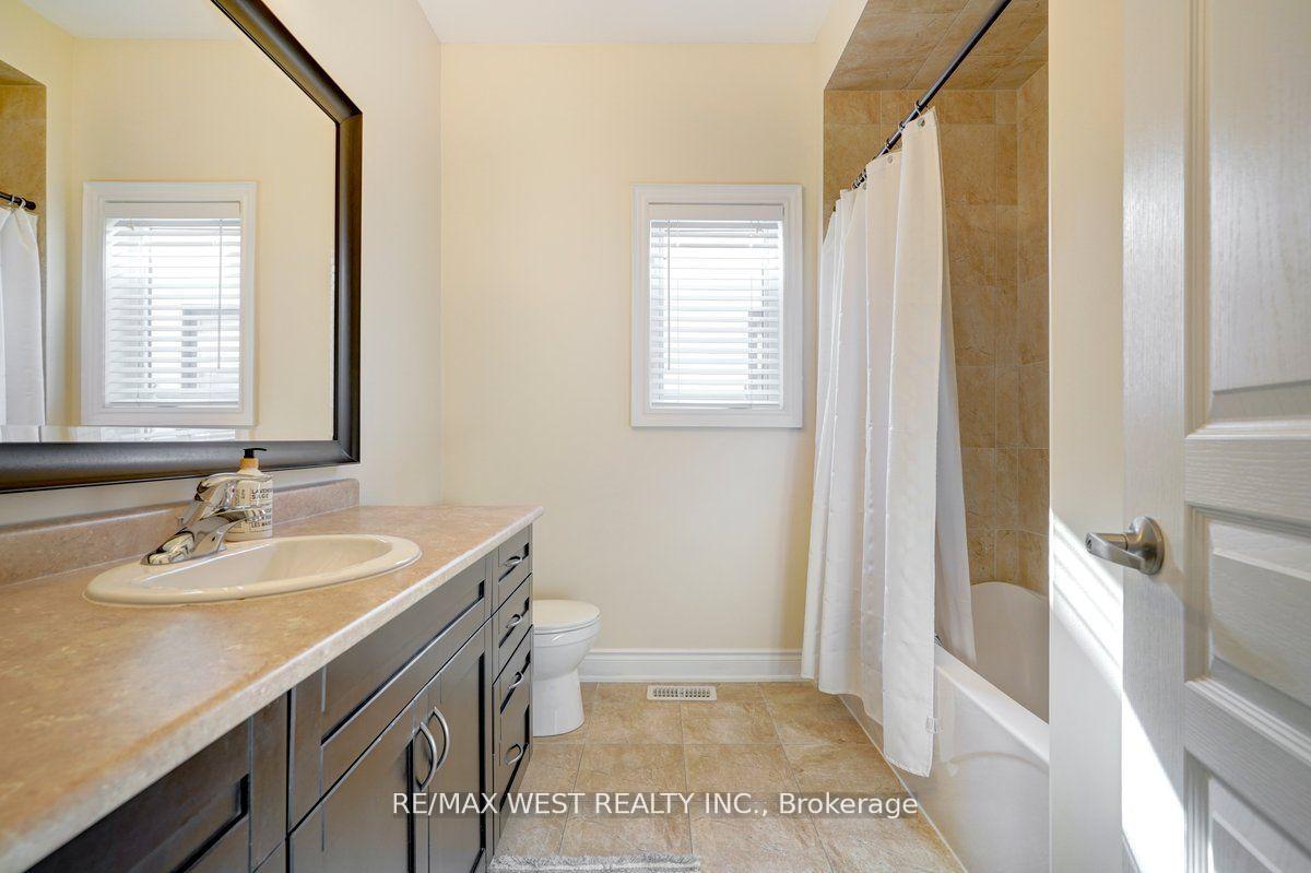 Photo 23 of 242 Marc Santi Boulevard, Vaughan, Patterson — HOMEH