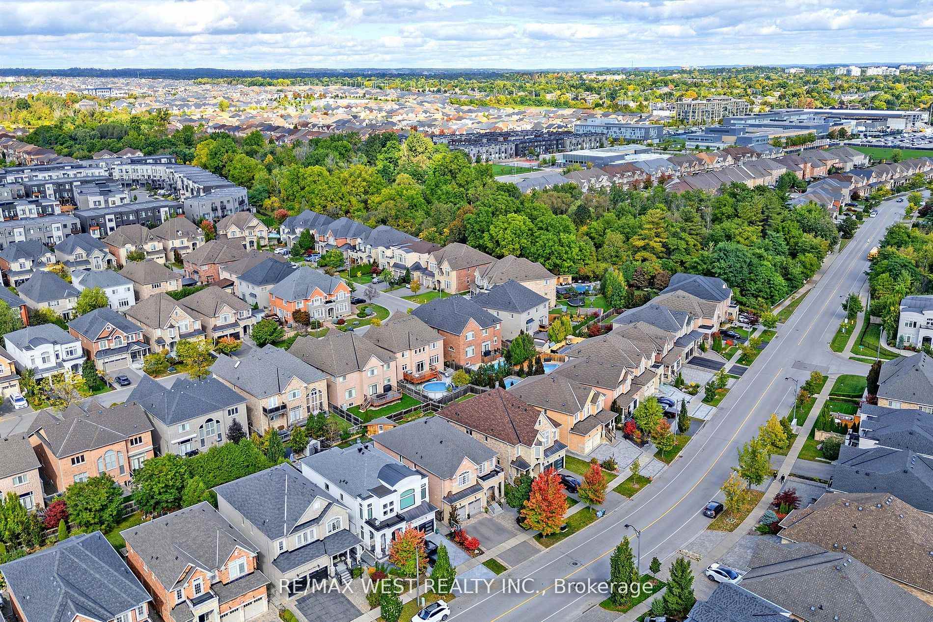 Photo 37 of 242 Marc Santi Boulevard, Vaughan, Patterson — HOMEH
