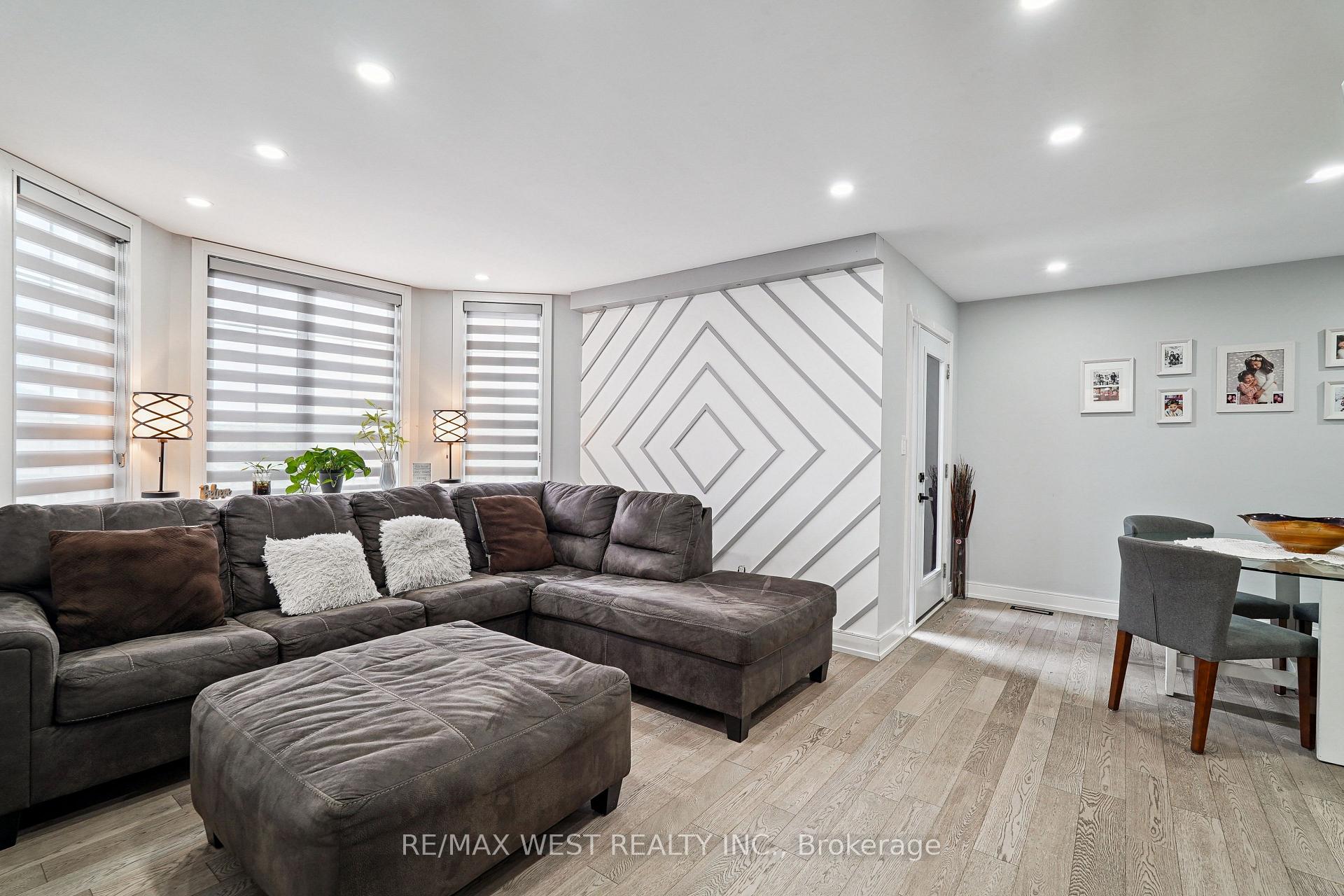 Photo 2 of 36 Madeira Avenue, Vaughan, Vellore Village — HOMEH