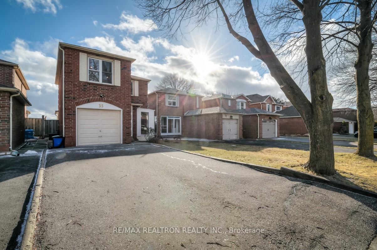 Photo 3 of 35 Miley Drive, Markham, Markville — HOMEH