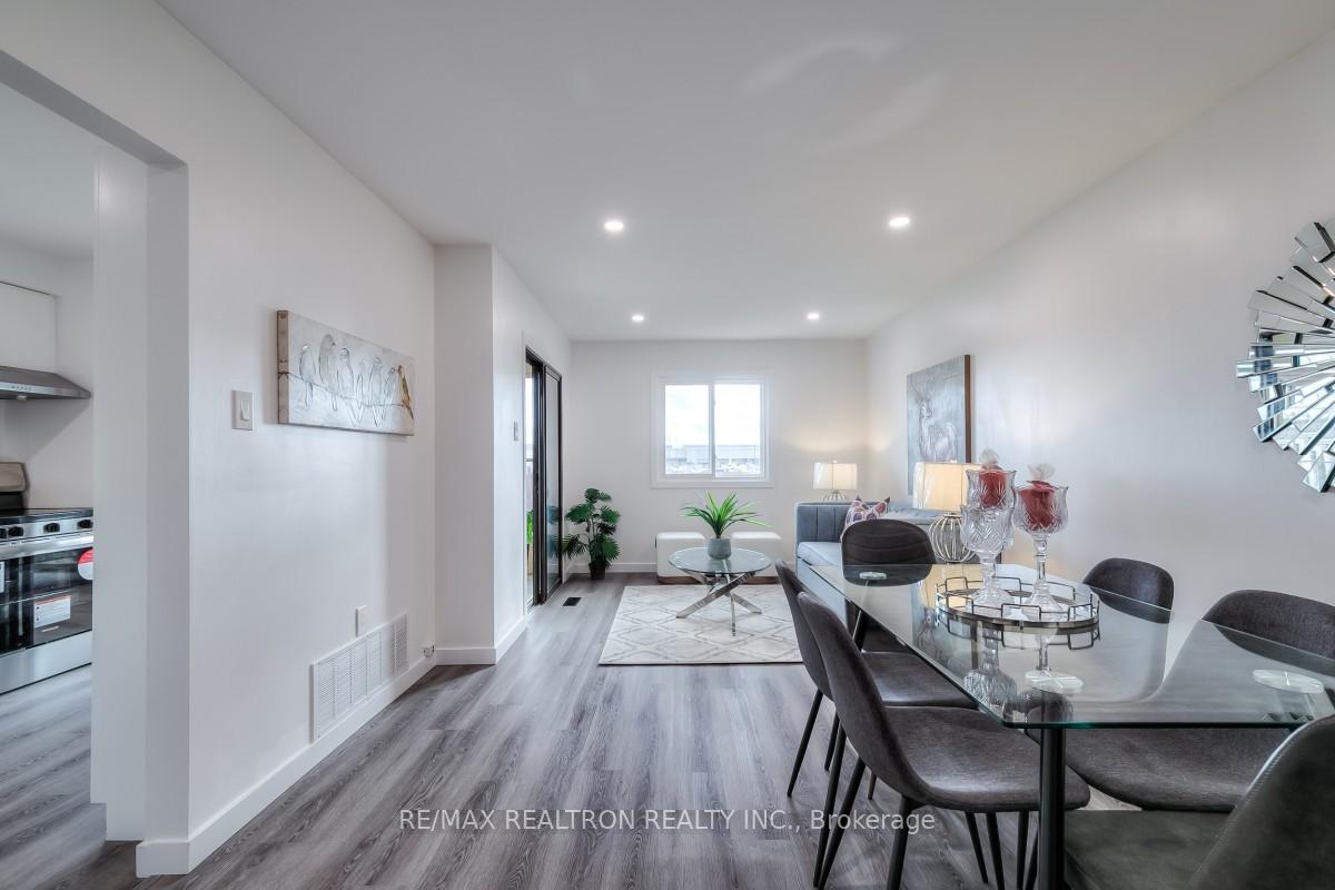 Photo 6 of 35 Miley Drive, Markham, Markville — HOMEH