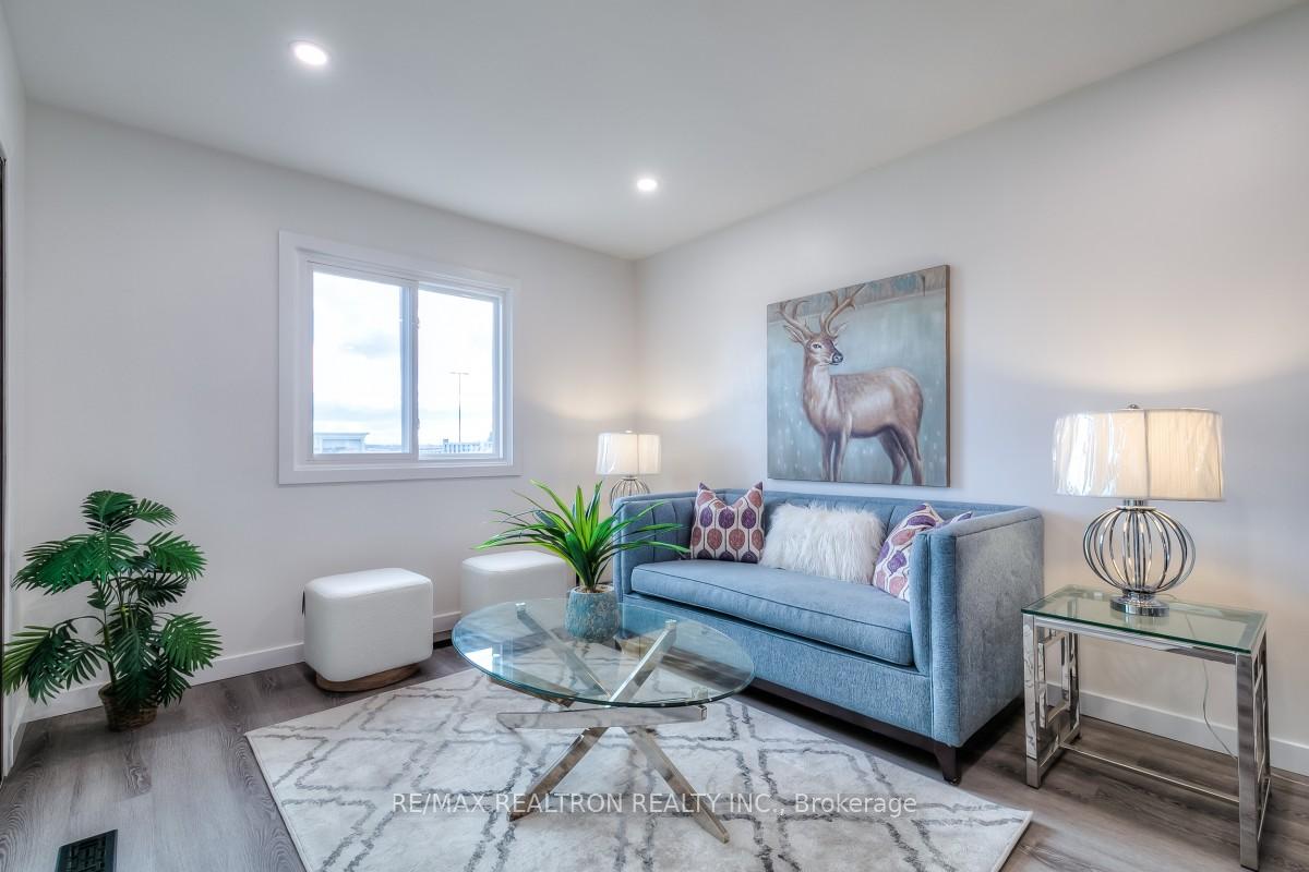 Photo 7 of 35 Miley Drive, Markham, Markville — HOMEH