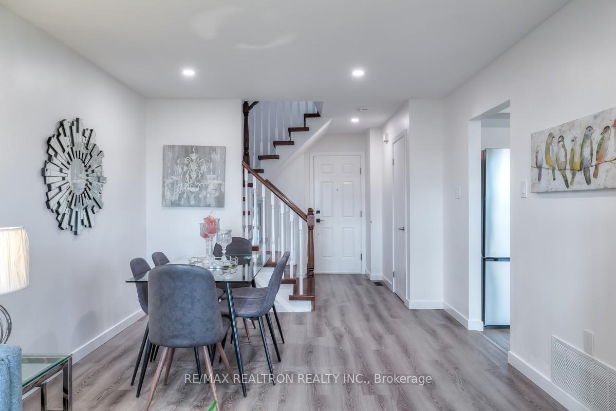 Photo 11 of 35 Miley Drive, Markham, Markville — HOMEH