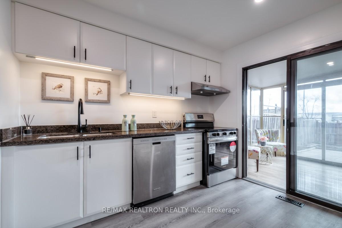 Photo 14 of 35 Miley Drive, Markham, Markville — HOMEH