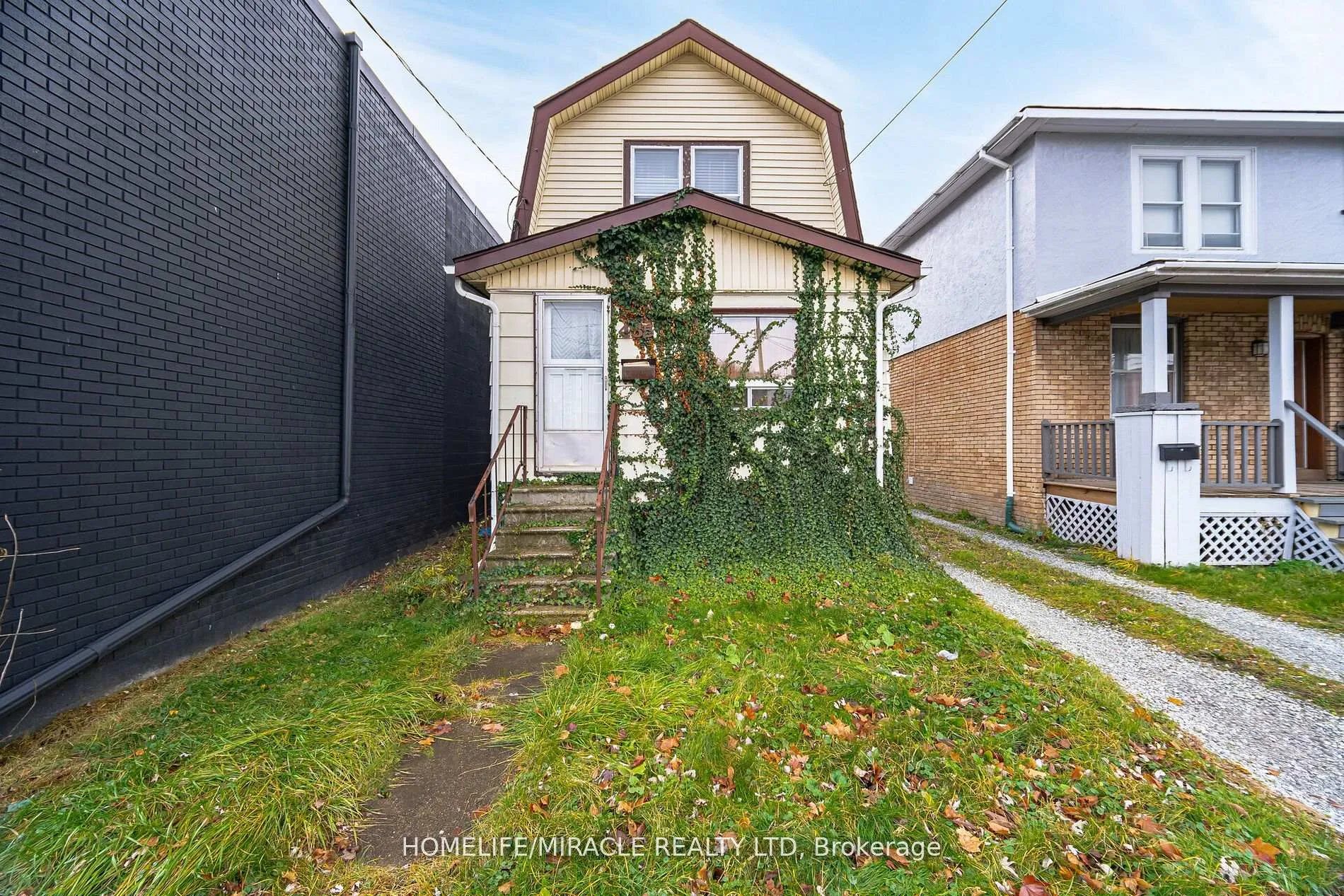 Photo 2 of 465 E Main Street, Welland, Lincoln/Crowland — HOMEH