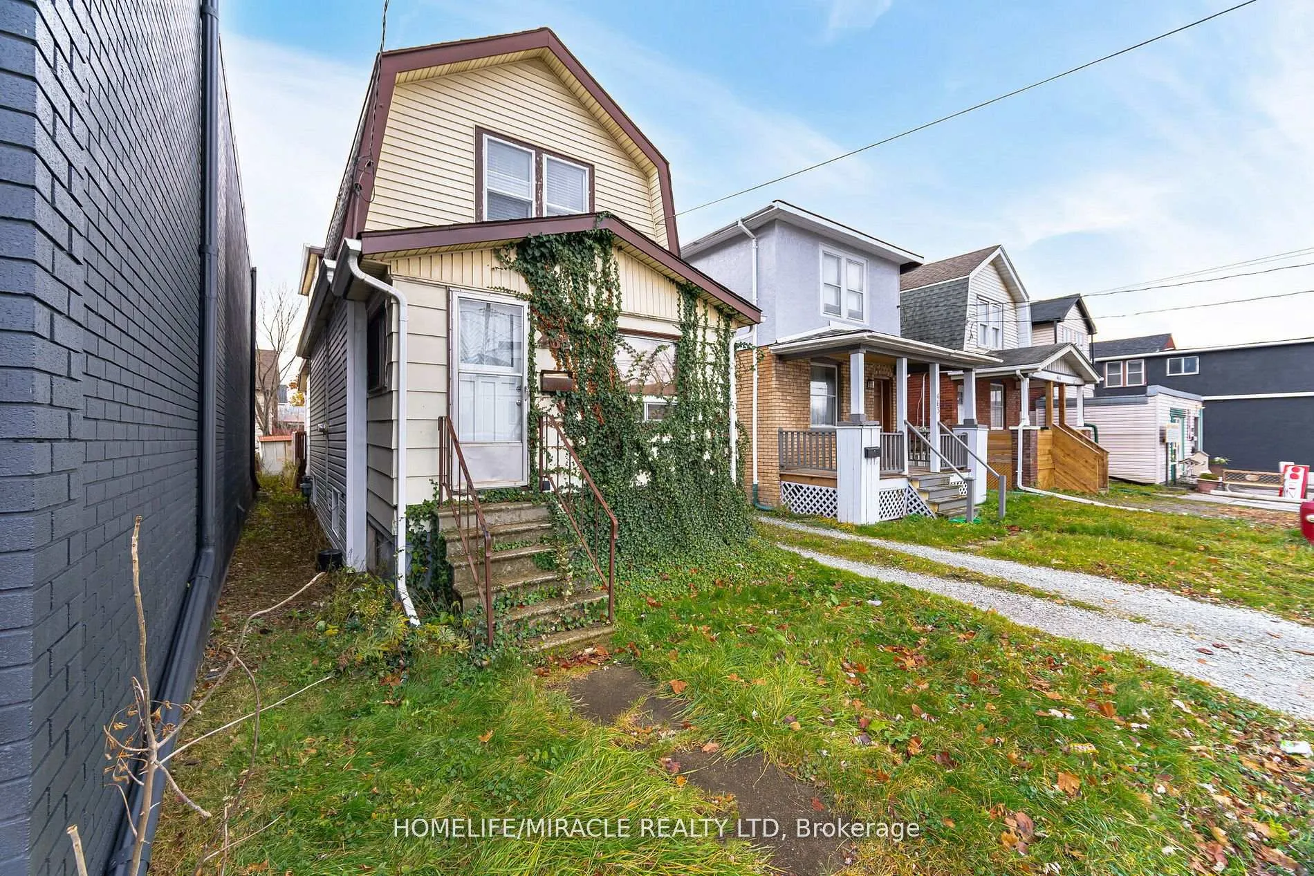 Photo 3 of 465 E Main Street, Welland, Lincoln/Crowland — HOMEH