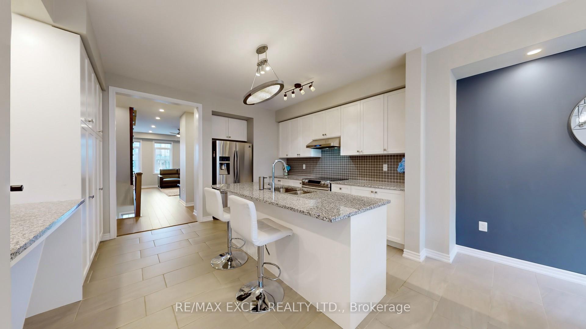 Photo 10 of 4 Isabella Peach Drive, Markham, Victoria Square — HOMEH