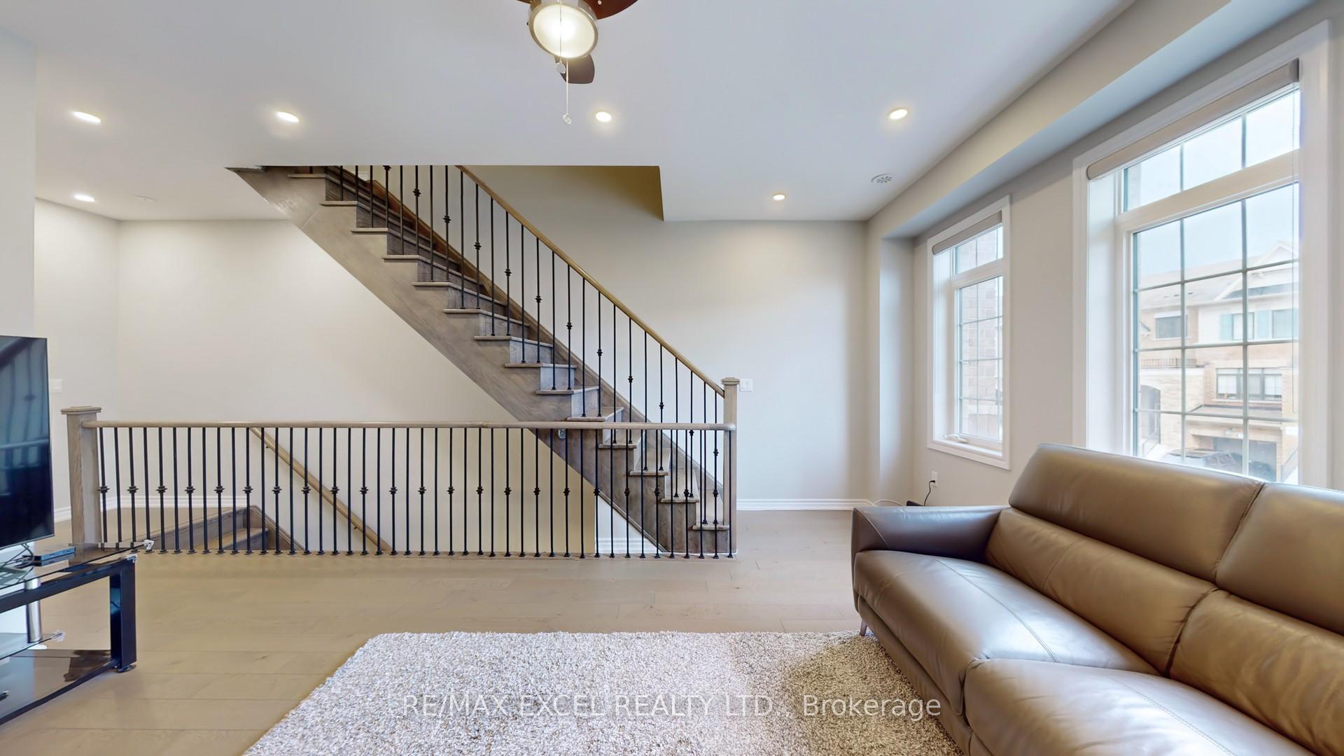 Photo 16 of 4 Isabella Peach Drive, Markham, Victoria Square — HOMEH