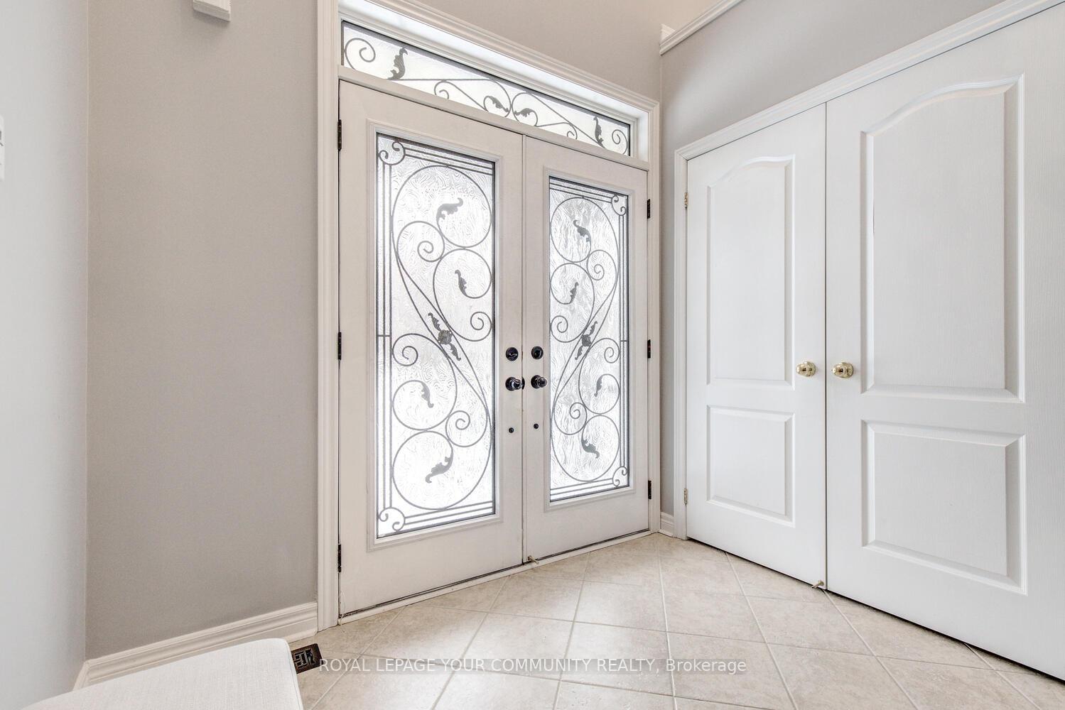 Photo 2 of 35 Chayna Crescent, Vaughan, Patterson — HOMEH