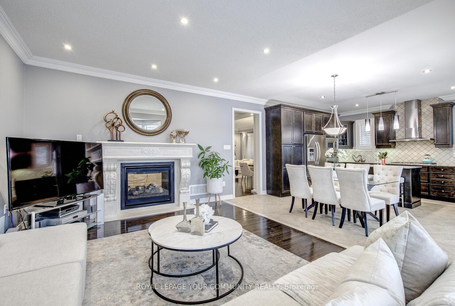 Photo 12 of 35 Chayna Crescent, Vaughan, Patterson — HOMEH
