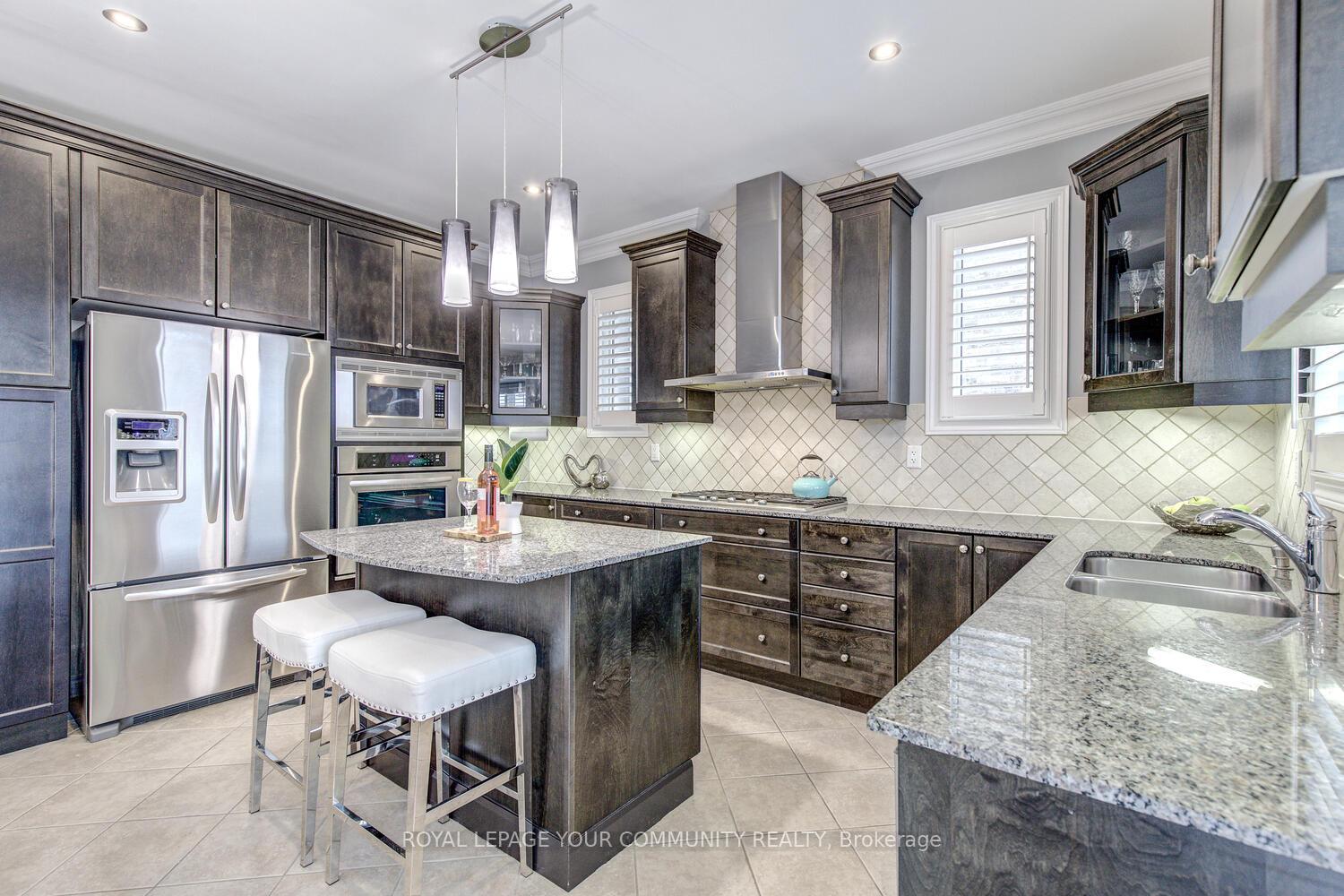 Photo 18 of 35 Chayna Crescent, Vaughan, Patterson — HOMEH