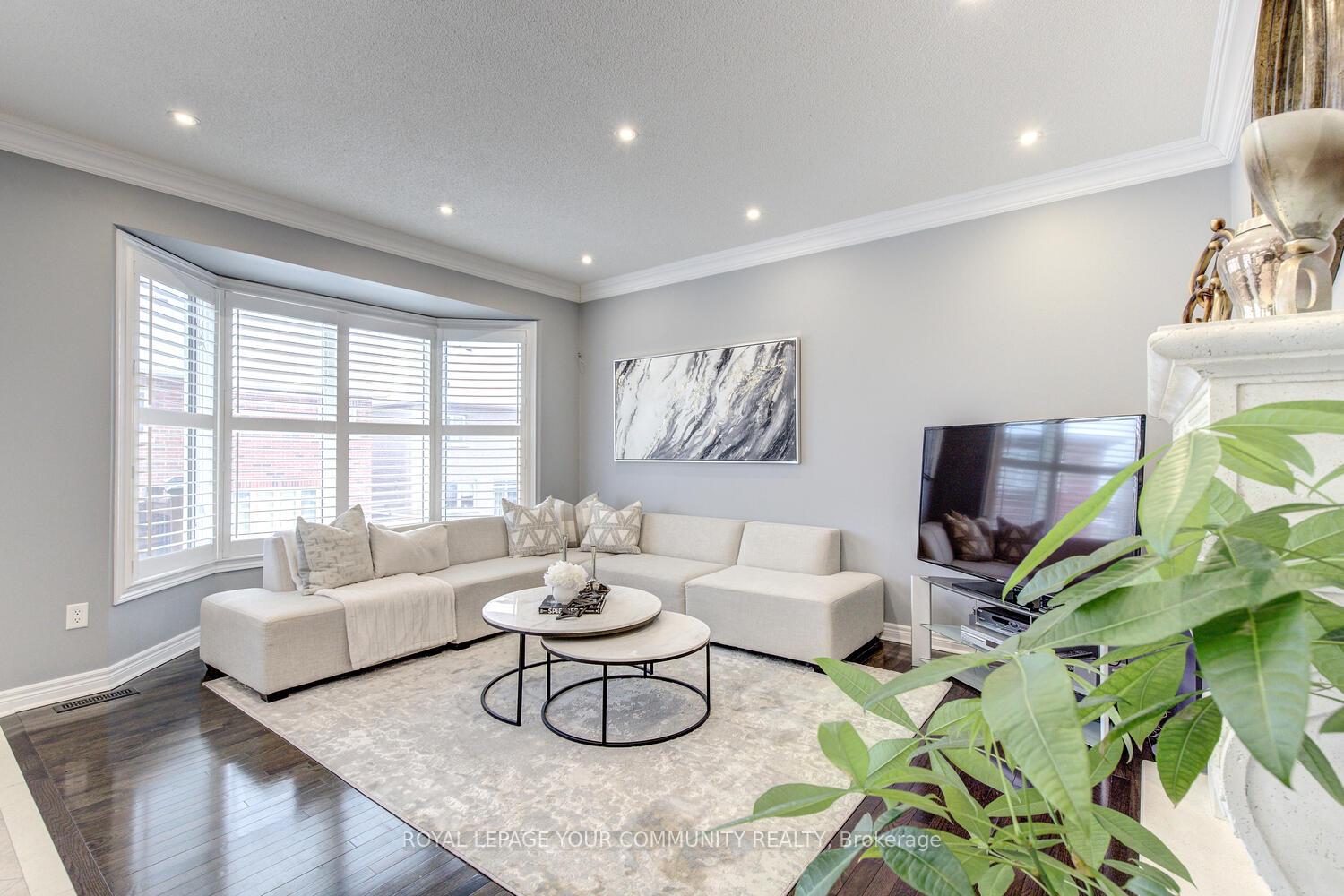 Photo 23 of 35 Chayna Crescent, Vaughan, Patterson — HOMEH