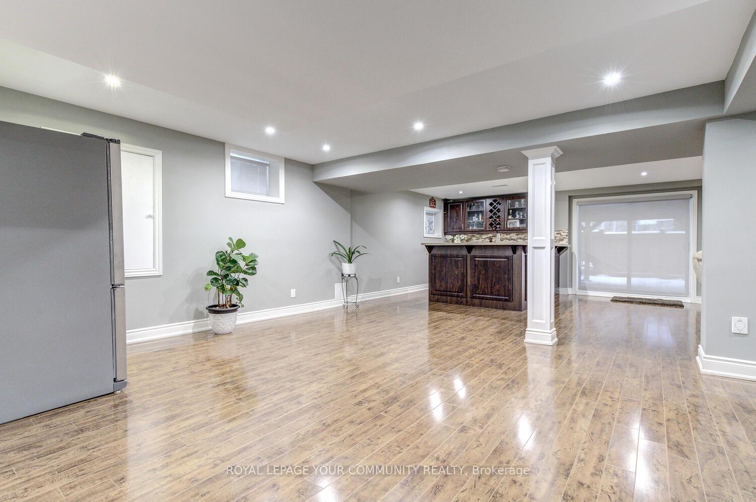Photo 37 of 35 Chayna Crescent, Vaughan, Patterson — HOMEH