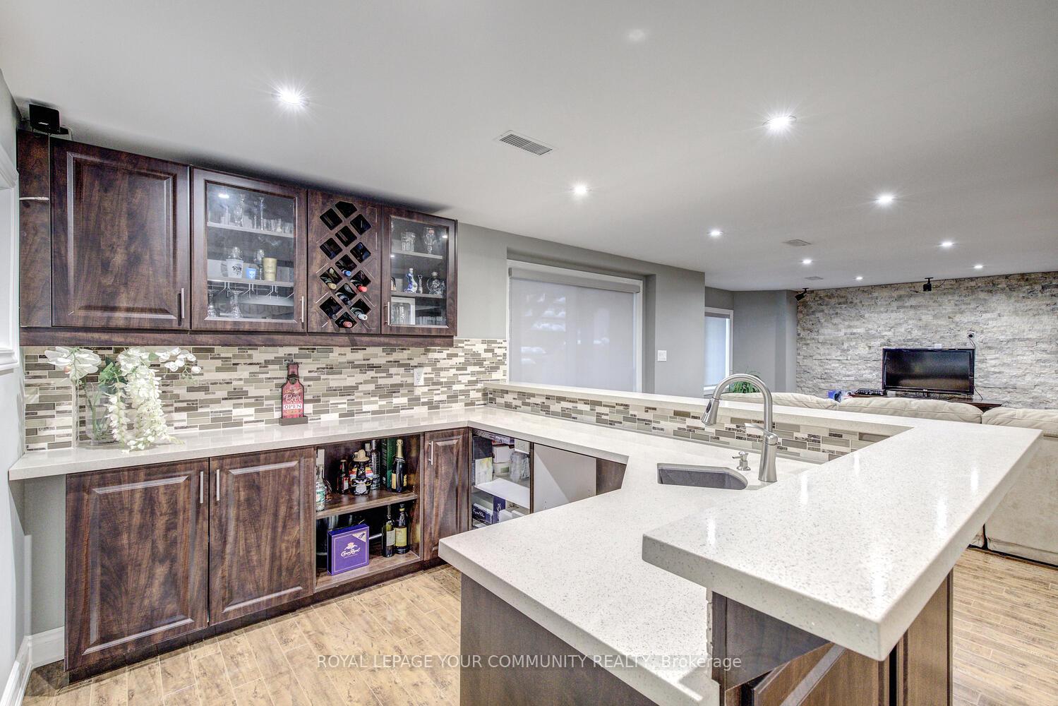 Photo 38 of 35 Chayna Crescent, Vaughan, Patterson — HOMEH