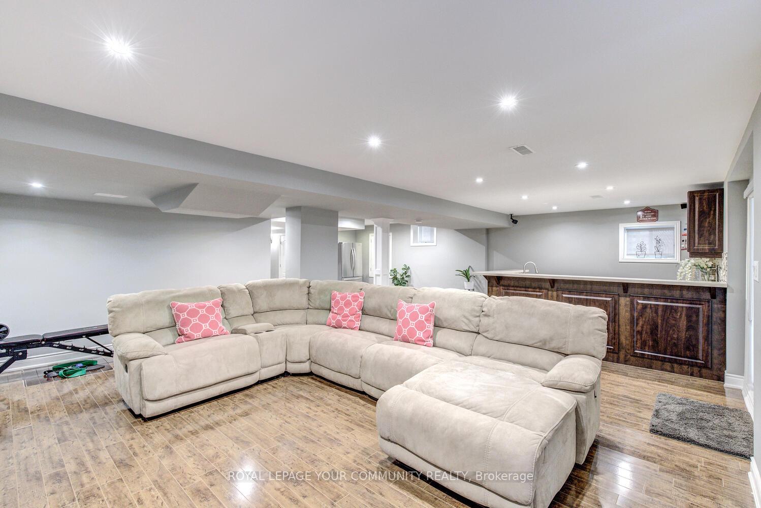 Photo 39 of 35 Chayna Crescent, Vaughan, Patterson — HOMEH