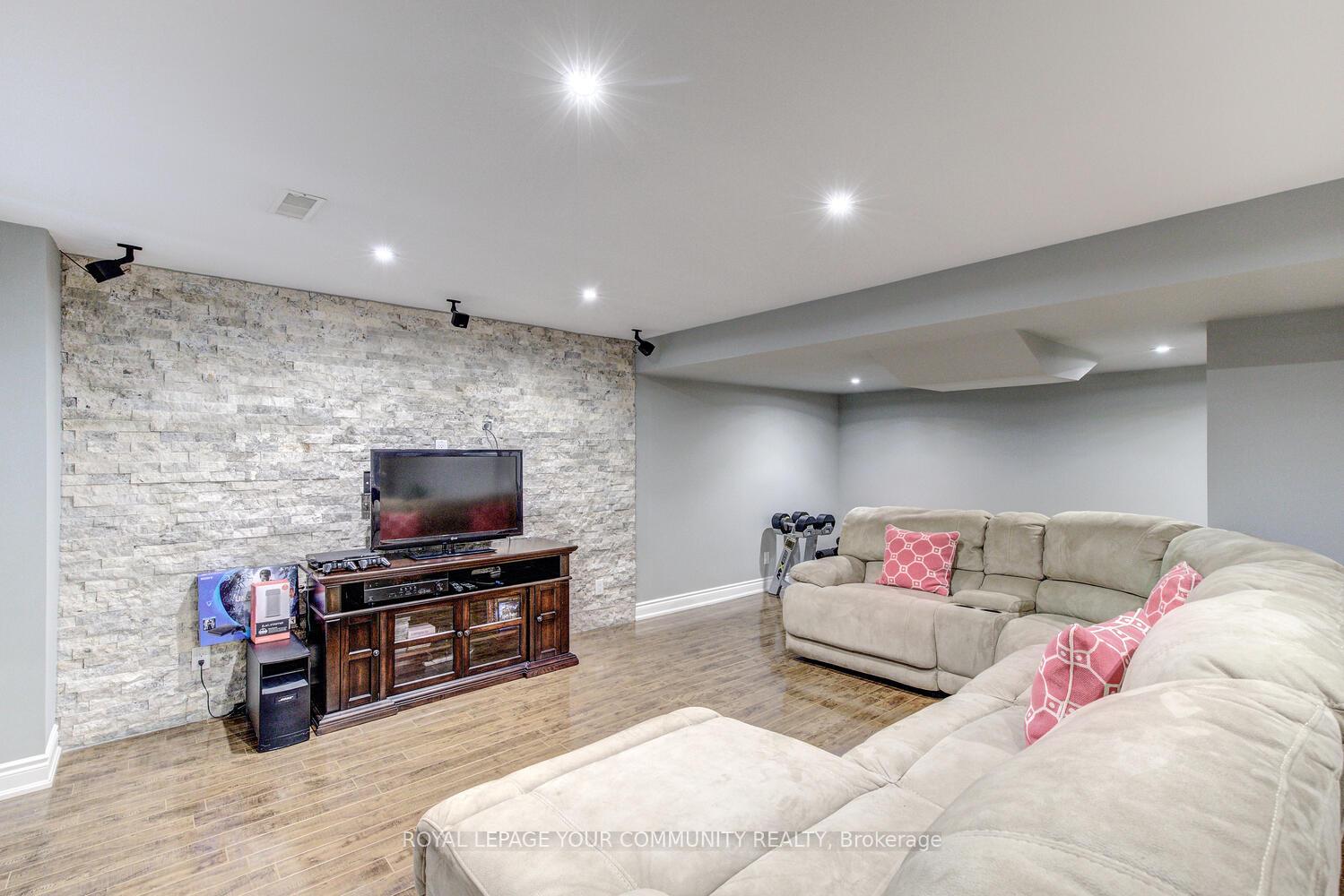 Photo 40 of 35 Chayna Crescent, Vaughan, Patterson — HOMEH