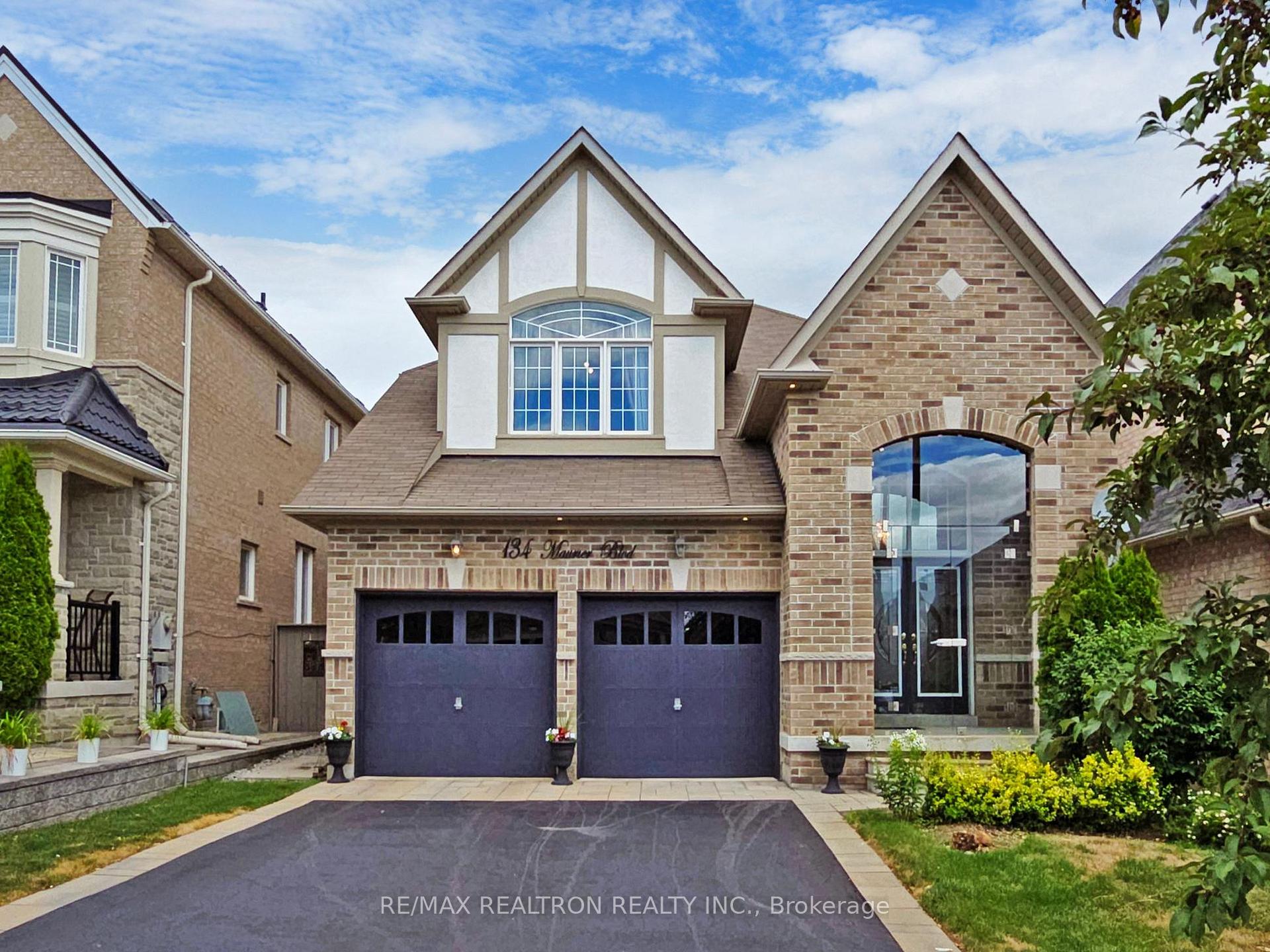 Photo 2 of 134 Maurier Boulevard, Vaughan, Patterson — HOMEH