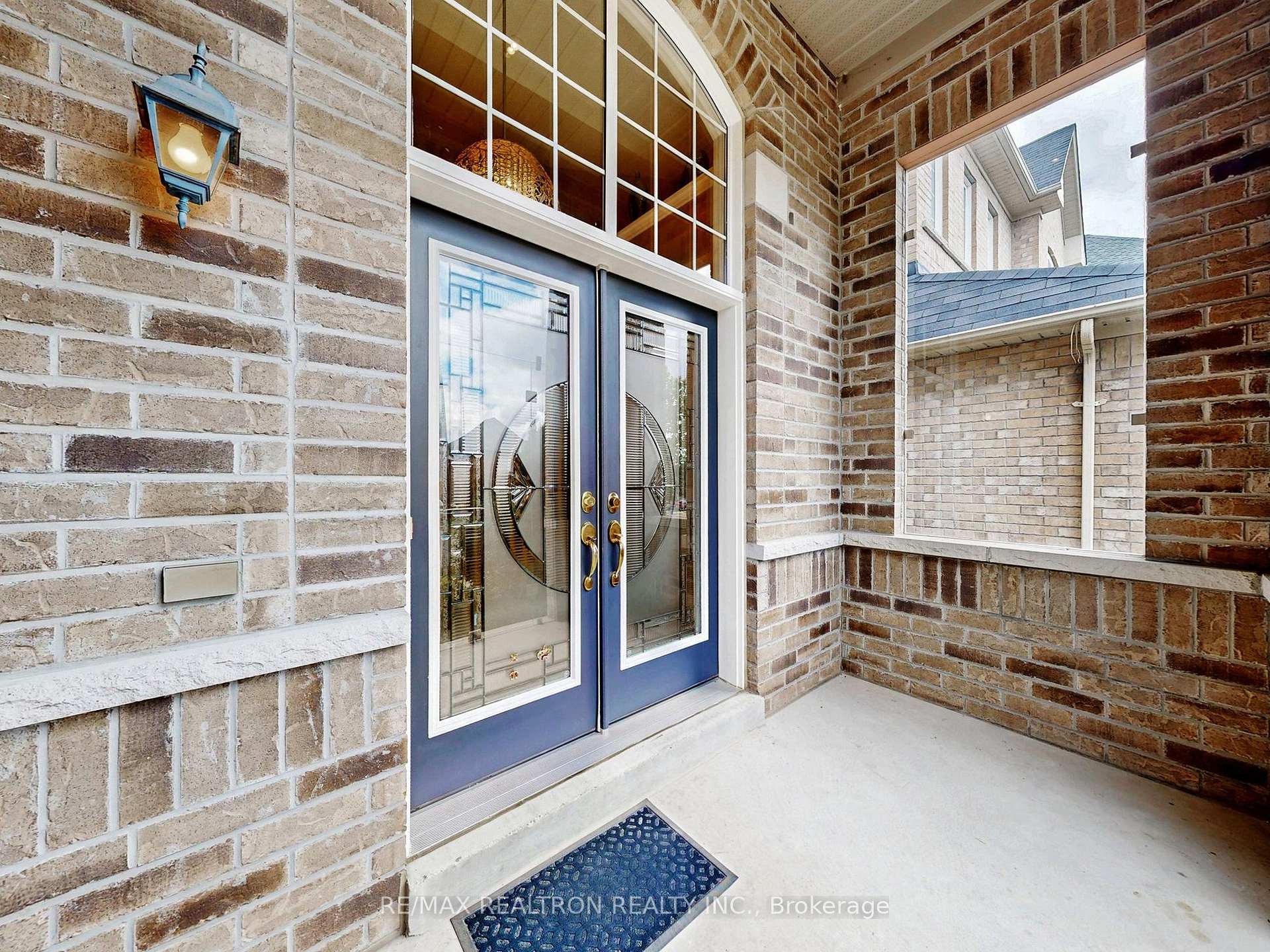 Photo 4 of 134 Maurier Boulevard, Vaughan, Patterson — HOMEH