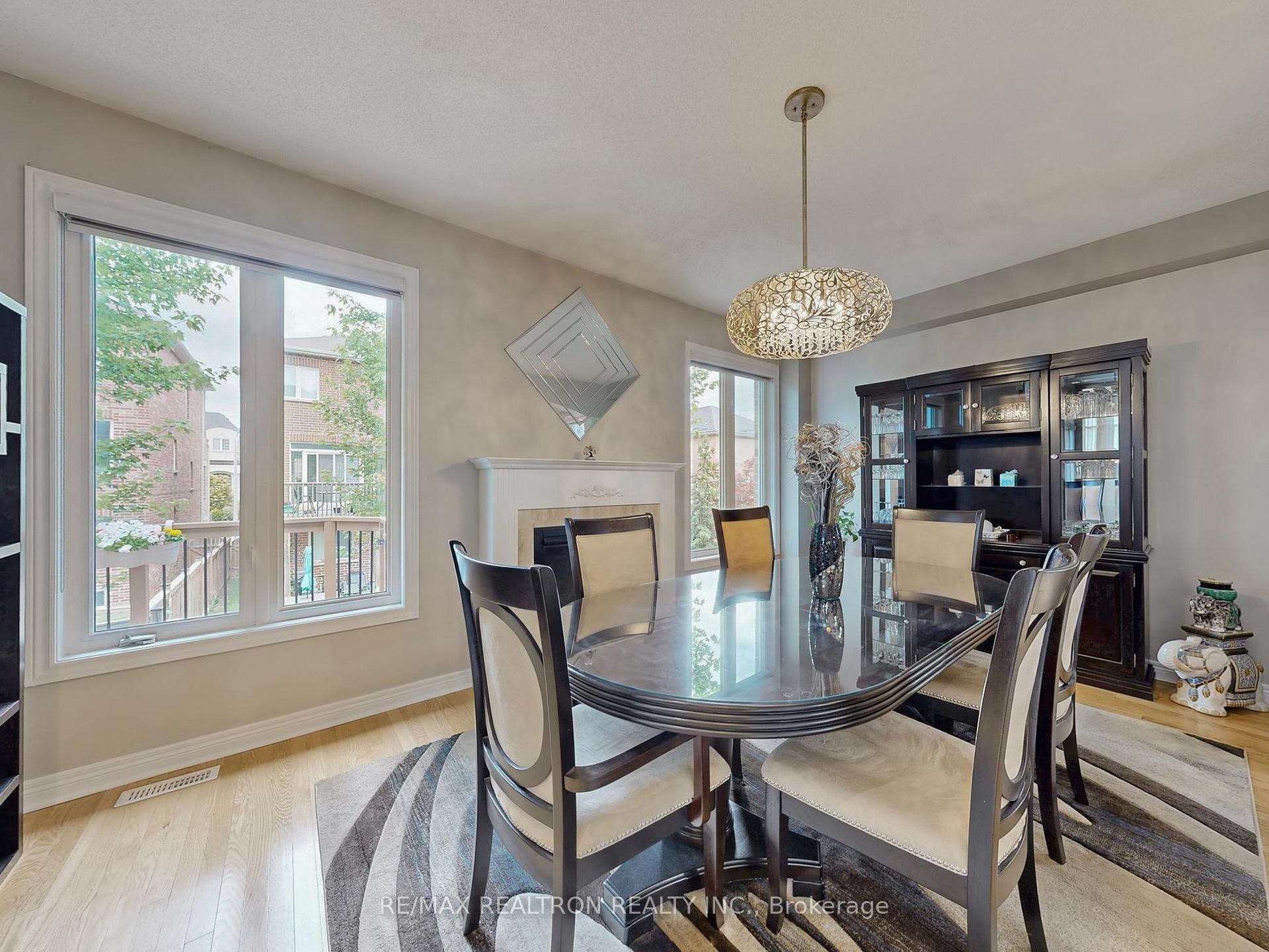 Photo 8 of 134 Maurier Boulevard, Vaughan, Patterson — HOMEH