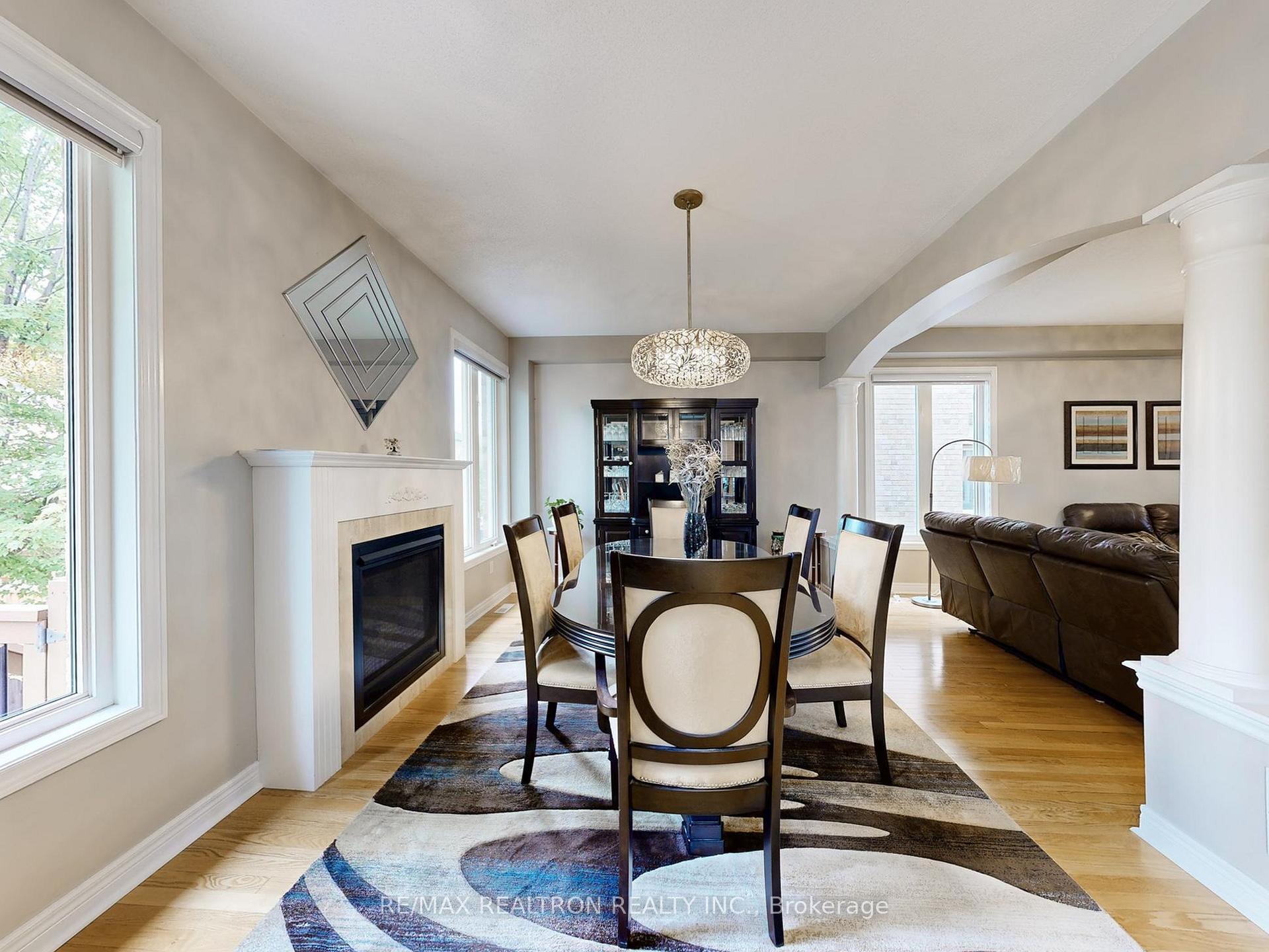 Photo 9 of 134 Maurier Boulevard, Vaughan, Patterson — HOMEH