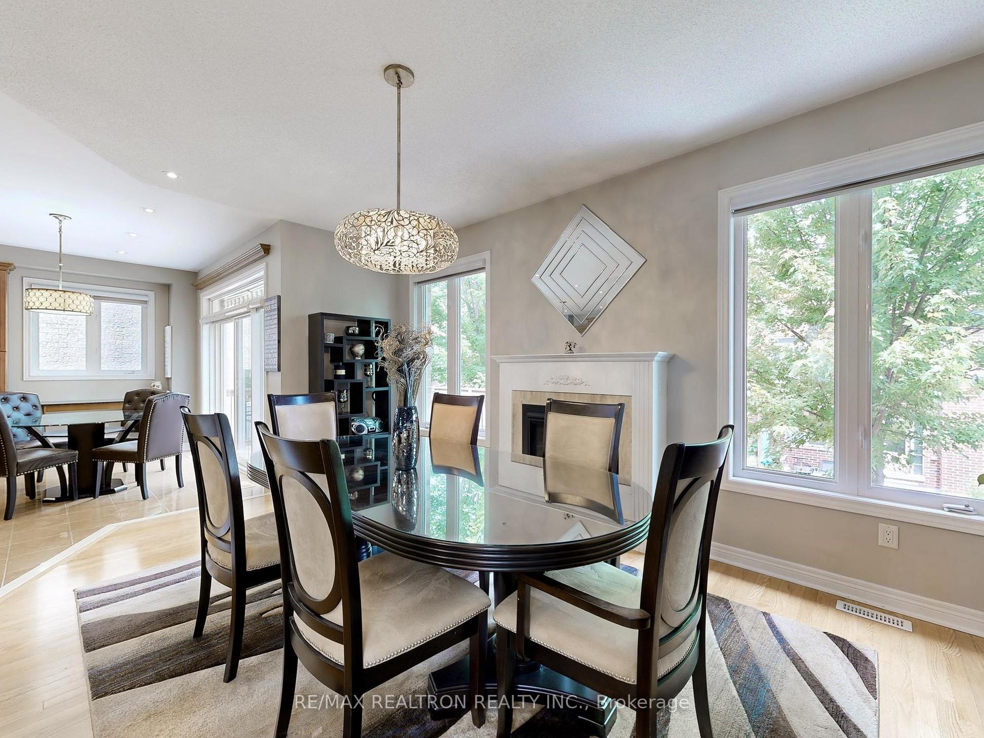 Photo 10 of 134 Maurier Boulevard, Vaughan, Patterson — HOMEH