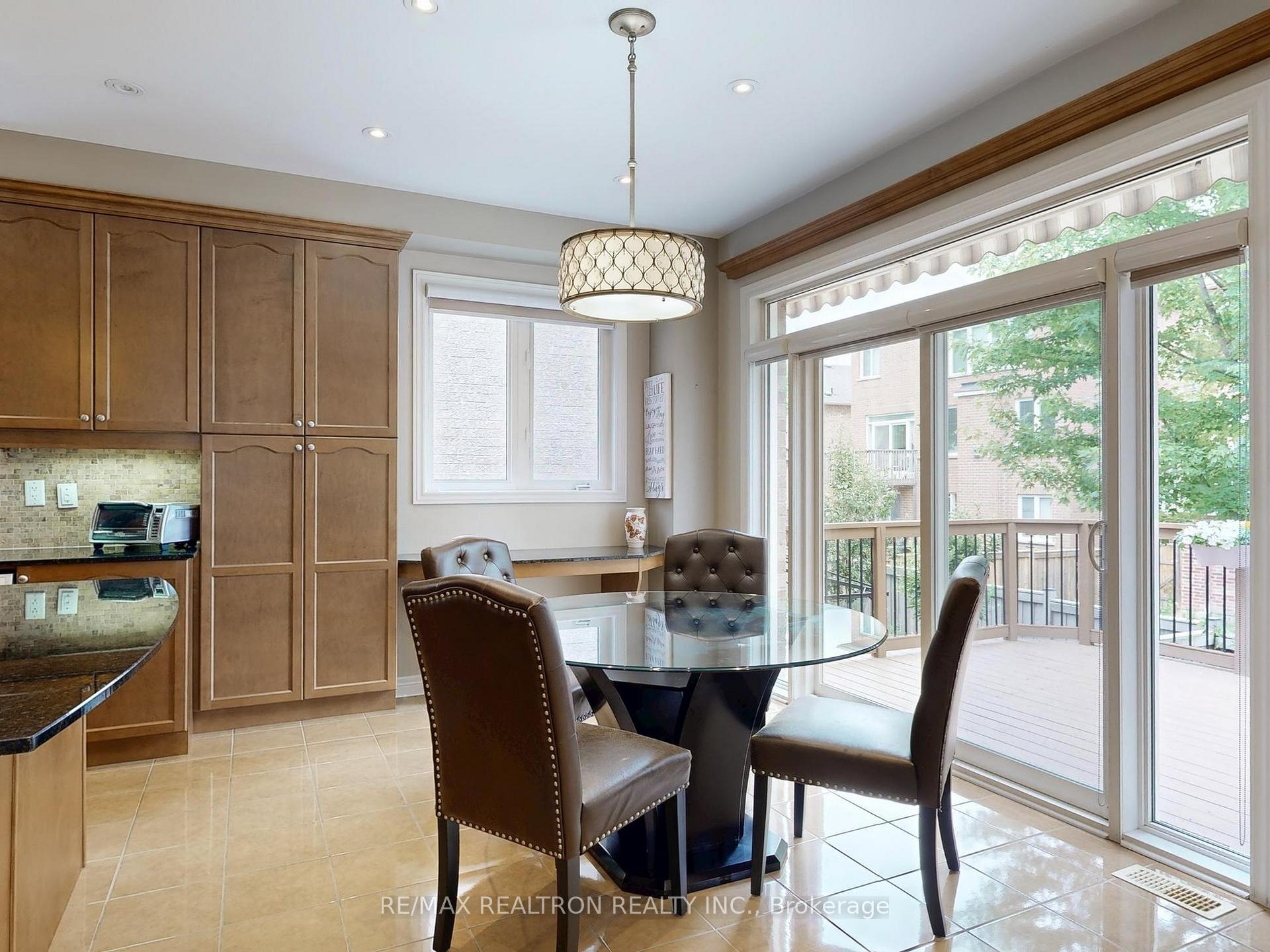 Photo 18 of 134 Maurier Boulevard, Vaughan, Patterson — HOMEH