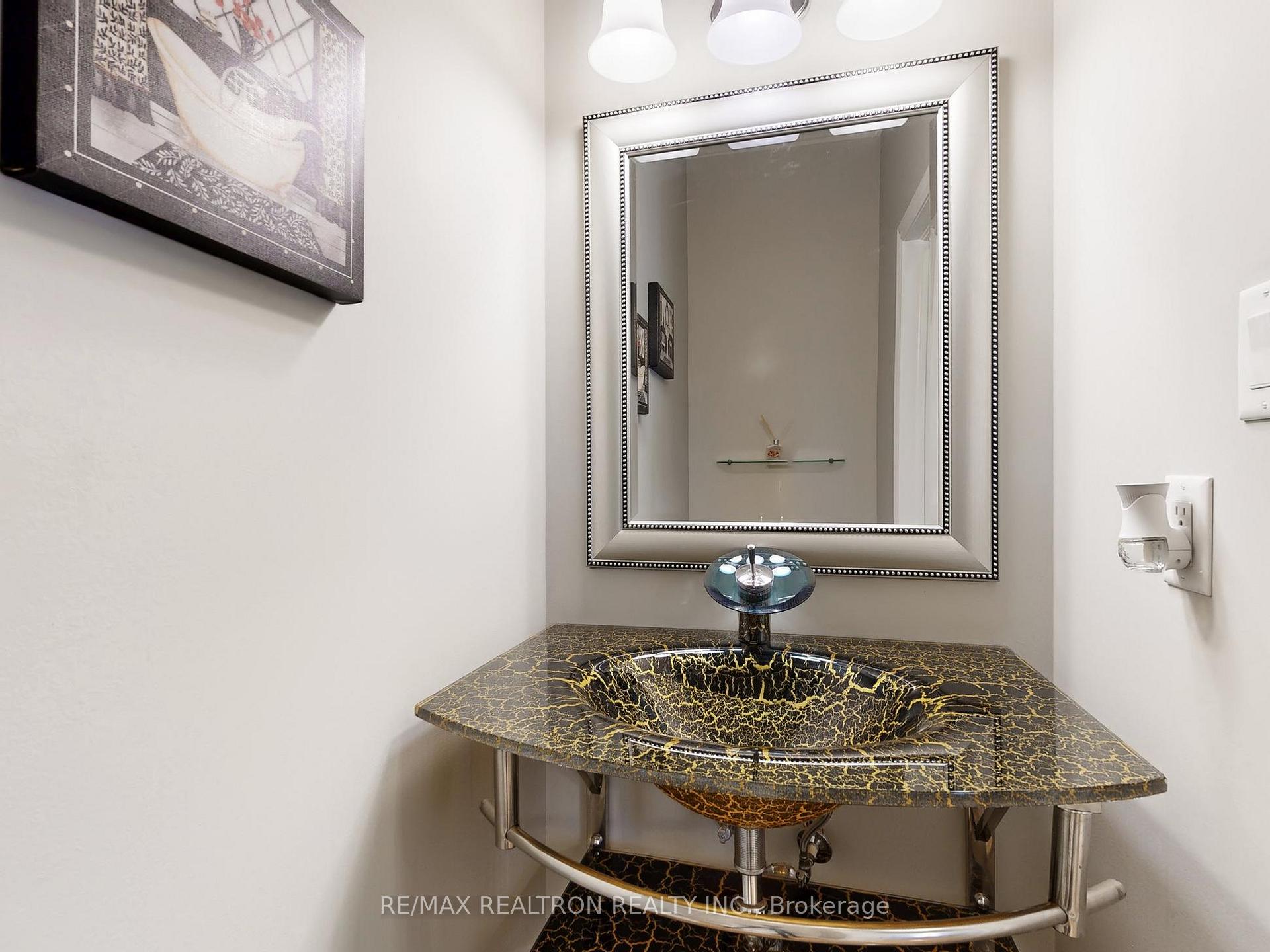 Photo 20 of 134 Maurier Boulevard, Vaughan, Patterson — HOMEH