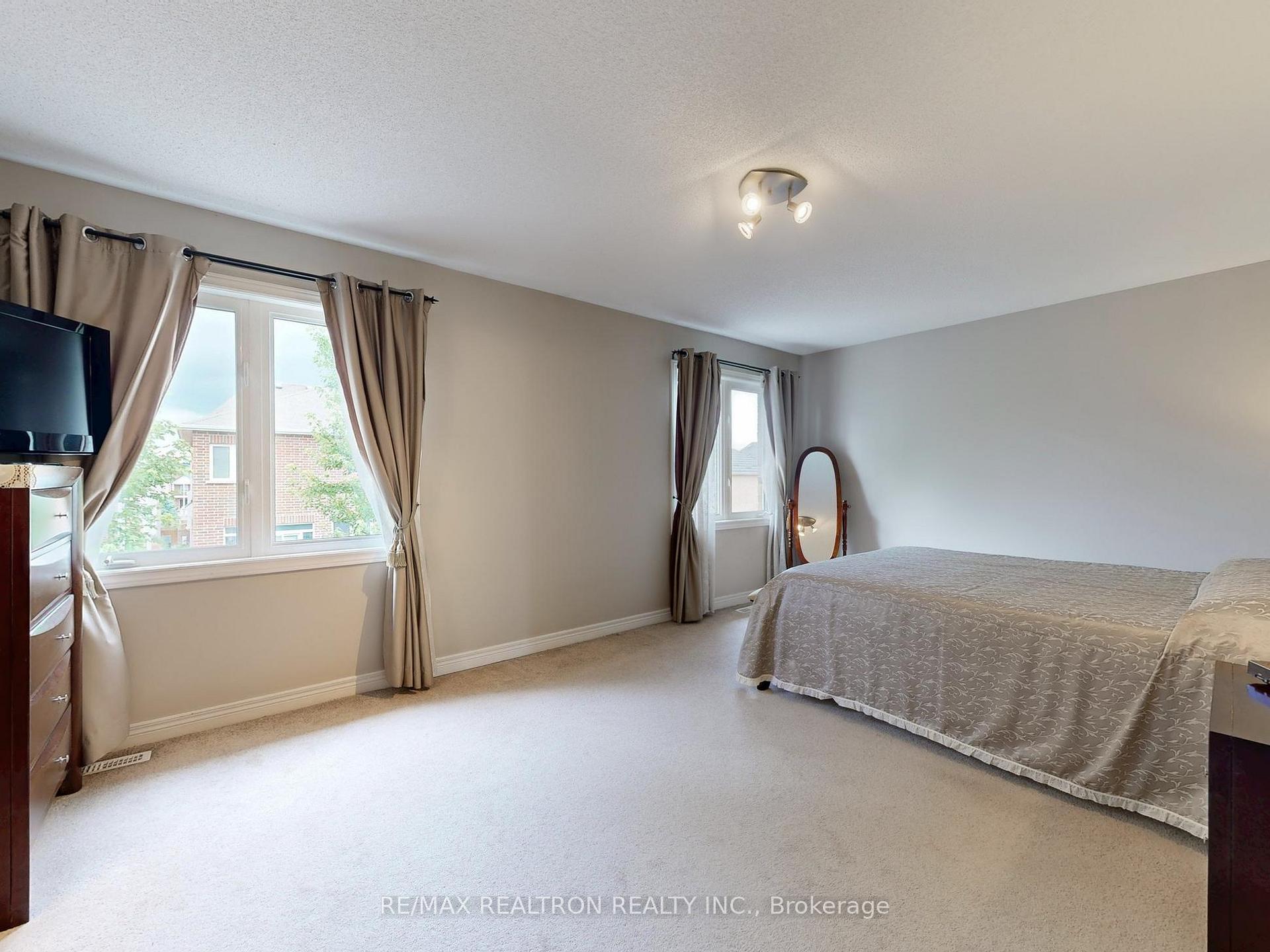 Photo 23 of 134 Maurier Boulevard, Vaughan, Patterson — HOMEH