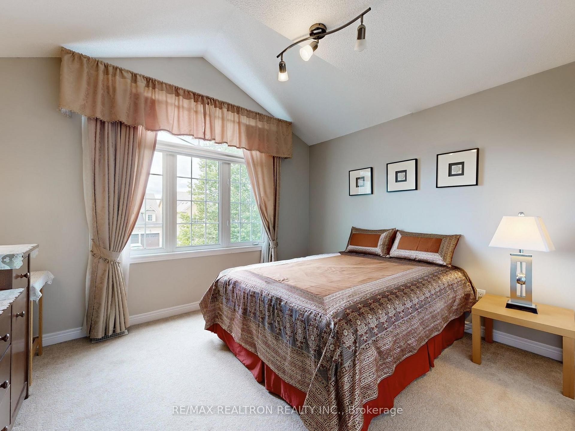 Photo 29 of 134 Maurier Boulevard, Vaughan, Patterson — HOMEH