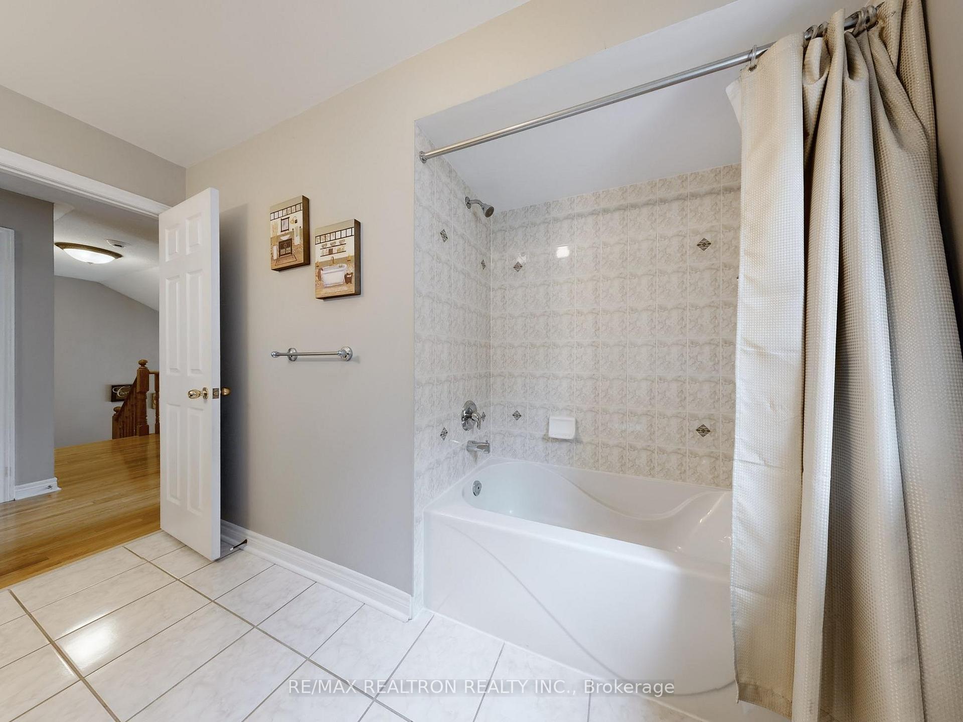 Photo 35 of 134 Maurier Boulevard, Vaughan, Patterson — HOMEH
