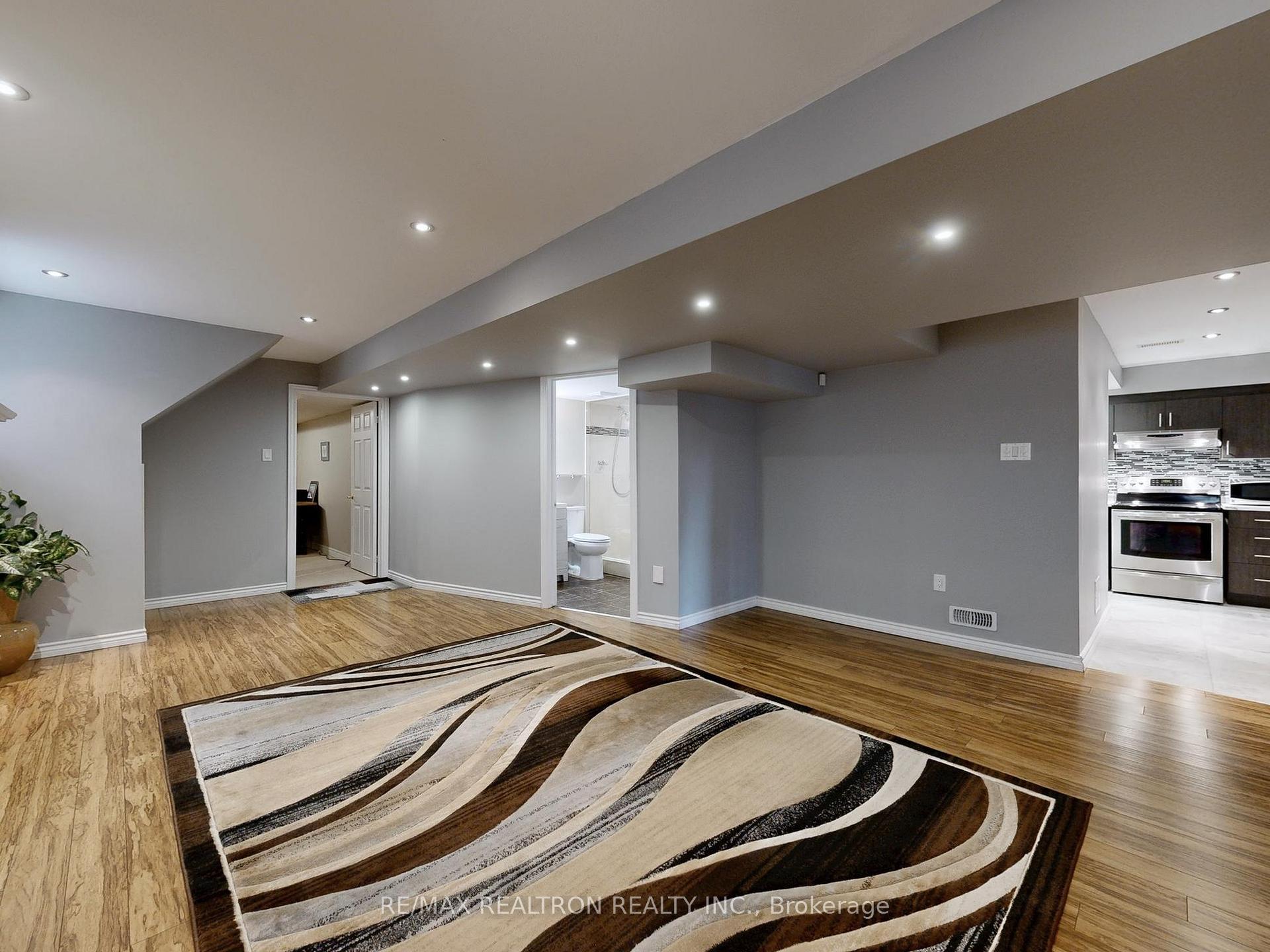 Photo 38 of 134 Maurier Boulevard, Vaughan, Patterson — HOMEH