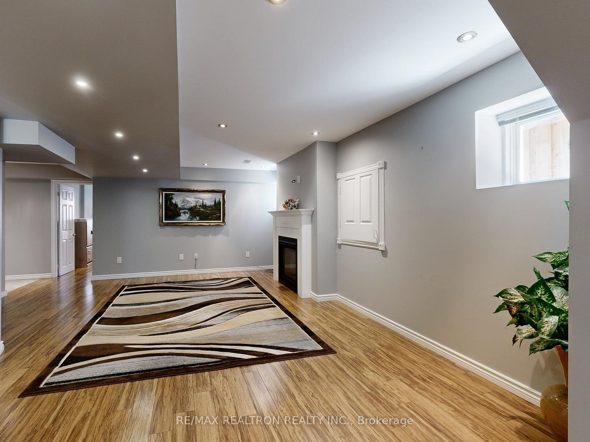Photo 39 of 134 Maurier Boulevard, Vaughan, Patterson — HOMEH